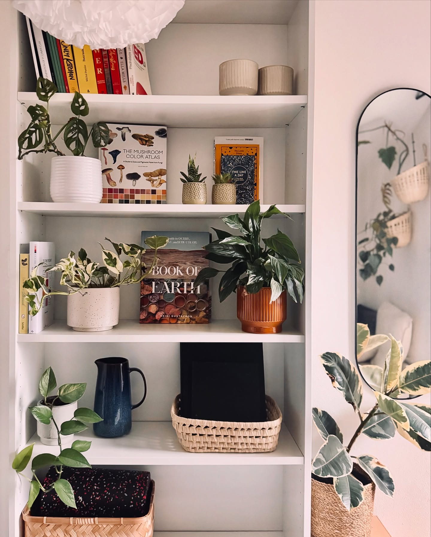 Hi December.❄️
I wish it was mostly Christmas markets and eggnog, but it’s work after midnight and never-ending FedEx labels. 📦