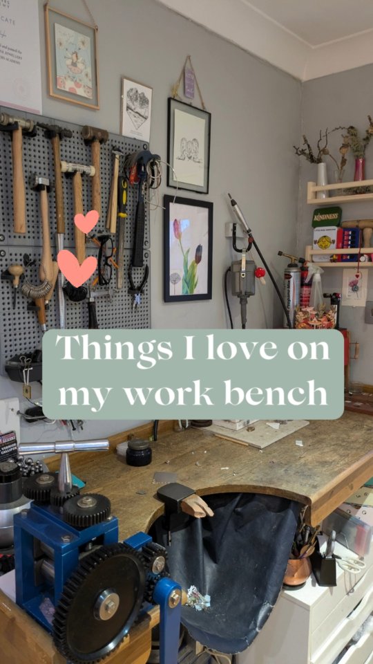 'Deck the workshop' is the prompt from @folksyhq for the #12daysoffolksy challenge. The main change to my work area in December is Christmas music but I do like to have cute things on my workbench all year round.
@folksysellers