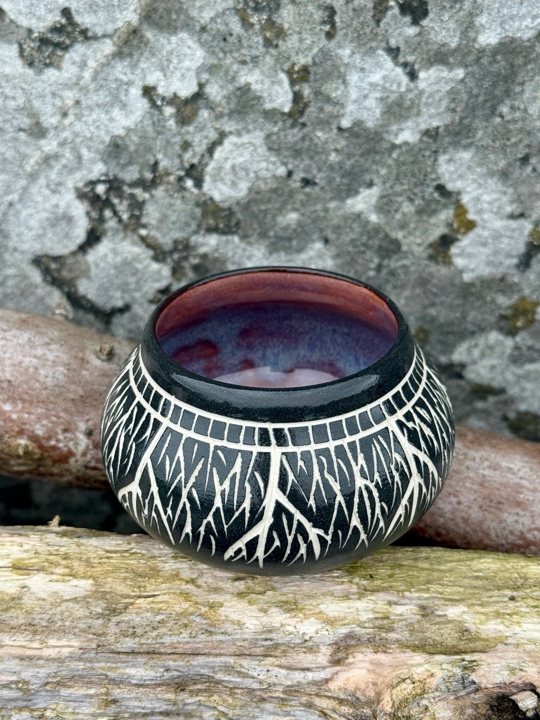 Enjoy a beautiful new collection of ceramics by artist and ceramicist Patrick Leach at Edgelands this winter! ❄️
There are many plants which are of great importance to the Interior & Coast Salish Peoples of the Pacific Northwest 🌿 Patrick’s Roots bowls reflect the vital role these plants play in the continuity of intangible and tangible cultural practices such as: canoe building, carving, weaving, saq̓úta (singing and dancing), medicine making and Indigenous Food Systems 🌿
Featuring stunning interior glazes and hand carved, black exteriors Patrick’s Roots bowls make a great addition to any home or collection.
🔸 Check out our new exhibition Patrick Leach: St’át’imc Ceramics from the Pacific Northwest to explore the full collection 🔸
✨To Learn More :: Link in Bio ✨
.
.
.
.
.
🔹Patrick Leach, Roots (2024), Hand Carved Ceramic Bowl © Edgelands Gallery and Cultural Centre
▫️#finearts #handmadeceramics #potterylife #lovetheland #plantlove #instascotland #instaart #handmadegifts #artcollector #artgallery #salishweaving #roots #visitgigha #isleofgigha #edgelands #potterylove▫️