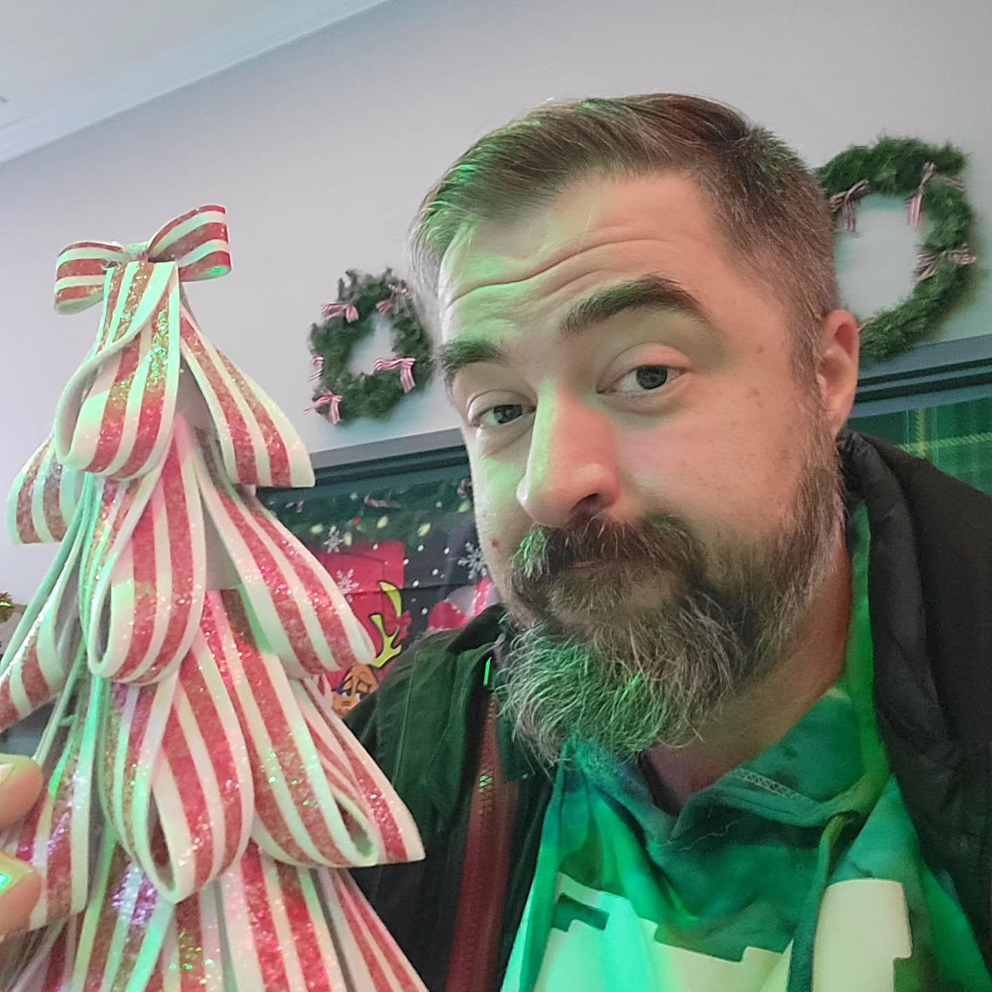 Come get festive and jolly with me on Small Business Saturday at the first ever and not to miss Winterhaus: Holiday Makers Market! 12pm to 6pm, this family-friendly and free to attend events has beers, Burgers, non-alcoholic drinks and artists galore. Over 30 artists are setting up in the barrel room. A Chicago snowfall isn't stopping us and we are stoked to see the patrons. With all things, be aware of the weather and plan accordingly! Join me at Phase Three Brewing Lake Zurich Saturday 11.29.25!!
#craftshow #craftmarket #handmade