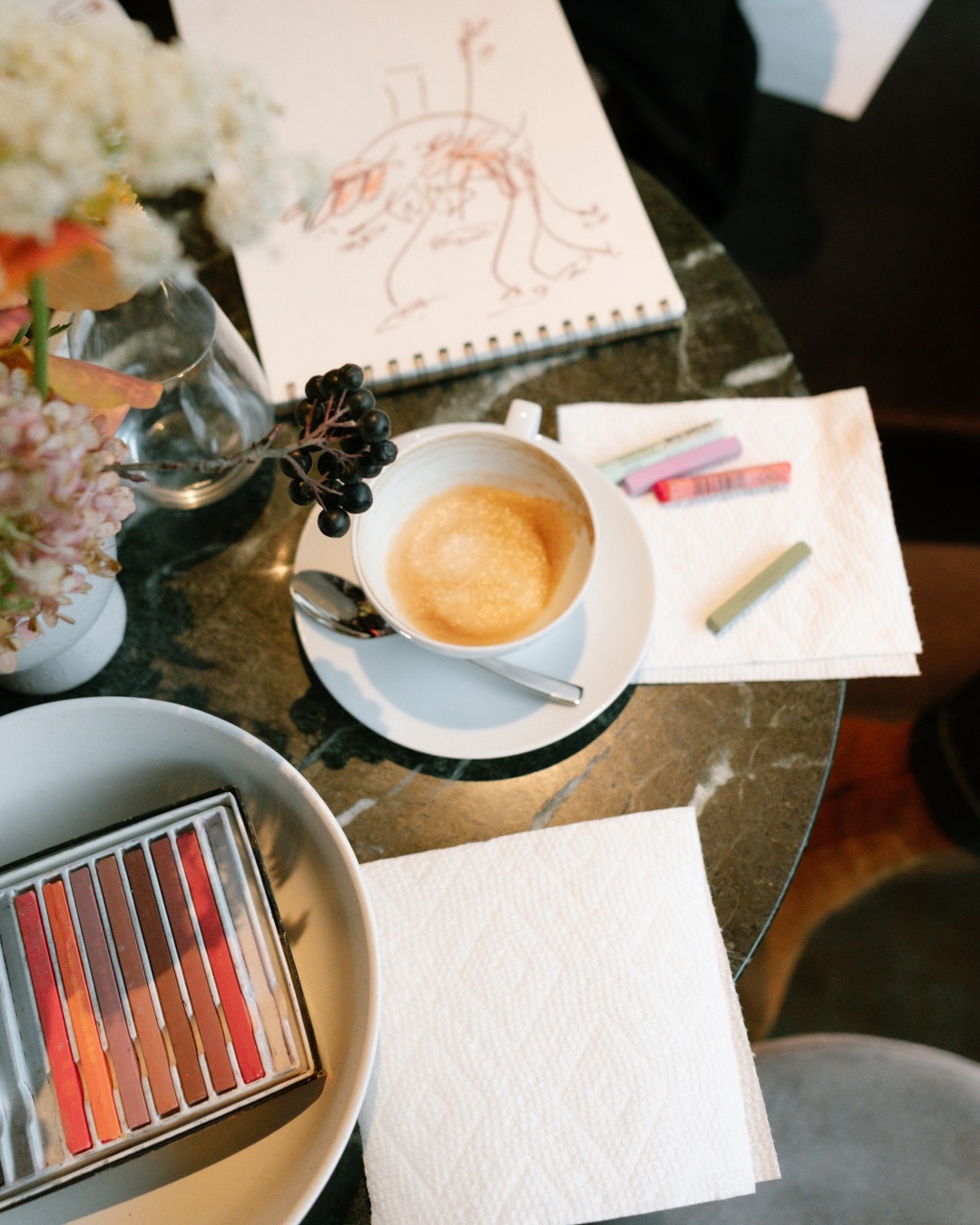 Un moment suspendu au Four Seasons Montréal.
Entre pastels et pâtisseries, nous avons uni nos expertises, partagé nos passions et appris les unes des autres.
Gratitude pour ces femmes qui transforment chaque rencontre en moment d’inspiration. 🌸🥐🎨🖼️
_
A timeless moment at the Four Seasons Montreal.
Surrounded by pastels and pastries, we shared our expertise, our passions, and learned from one another.
Grateful for these women who turn every gathering into pure inspiration. 🌸🥐🎨🖼️
📸 @lesmariagesdejulia
💐 @ateliercarmel
📍@fsmontreal
@thesocieteprivee
#weddingquebec #weddingplanner #mariage #mariagequebec