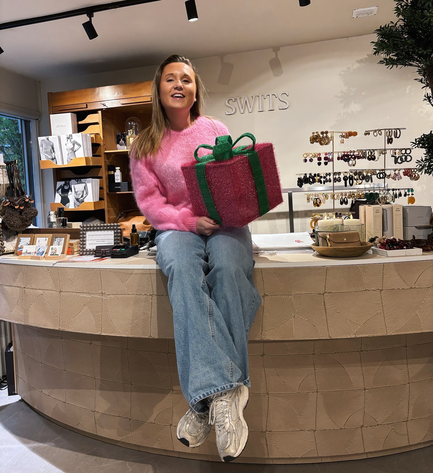 It’s the season to give! ✨
Bij Swits shop je de leukste decembercadeaus… en wij pakken het met liefde voor je in! Een feestje om te geven of voor onder de kerstboom 🎀🎁🎄🎅🏼