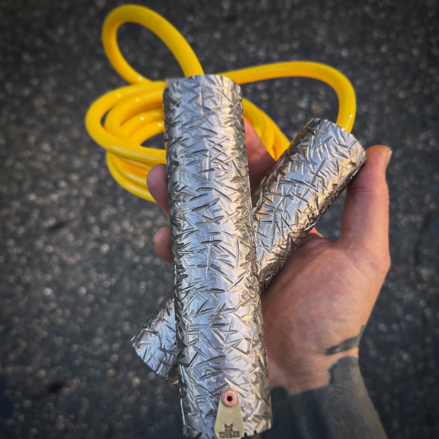 MUAY-THAI JUMPROPE 2.5kg www.kyriles.ch #springseil #jumprope #muaythai #kunsthandwerk #metalart #design #handcraft #custom #industrialdesign #unikat #homedecor #unique #deko #innenarchitektur #inneneinrichtung #customdesign #schönerwohnen #wohnaccessoires #architecture #architektur #unikat #interior #weld