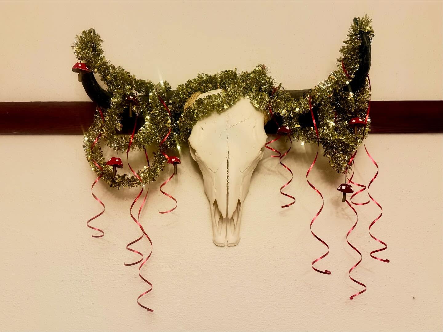 The #season is upon us 🎄 #decoration are hung and our menus are being assembled.
.
I love a great #holiday feast! What adorns your table this time of year?
.
Comment with a #favorite holiday #treat 🍪 🍗🍩🥜🥂🥡