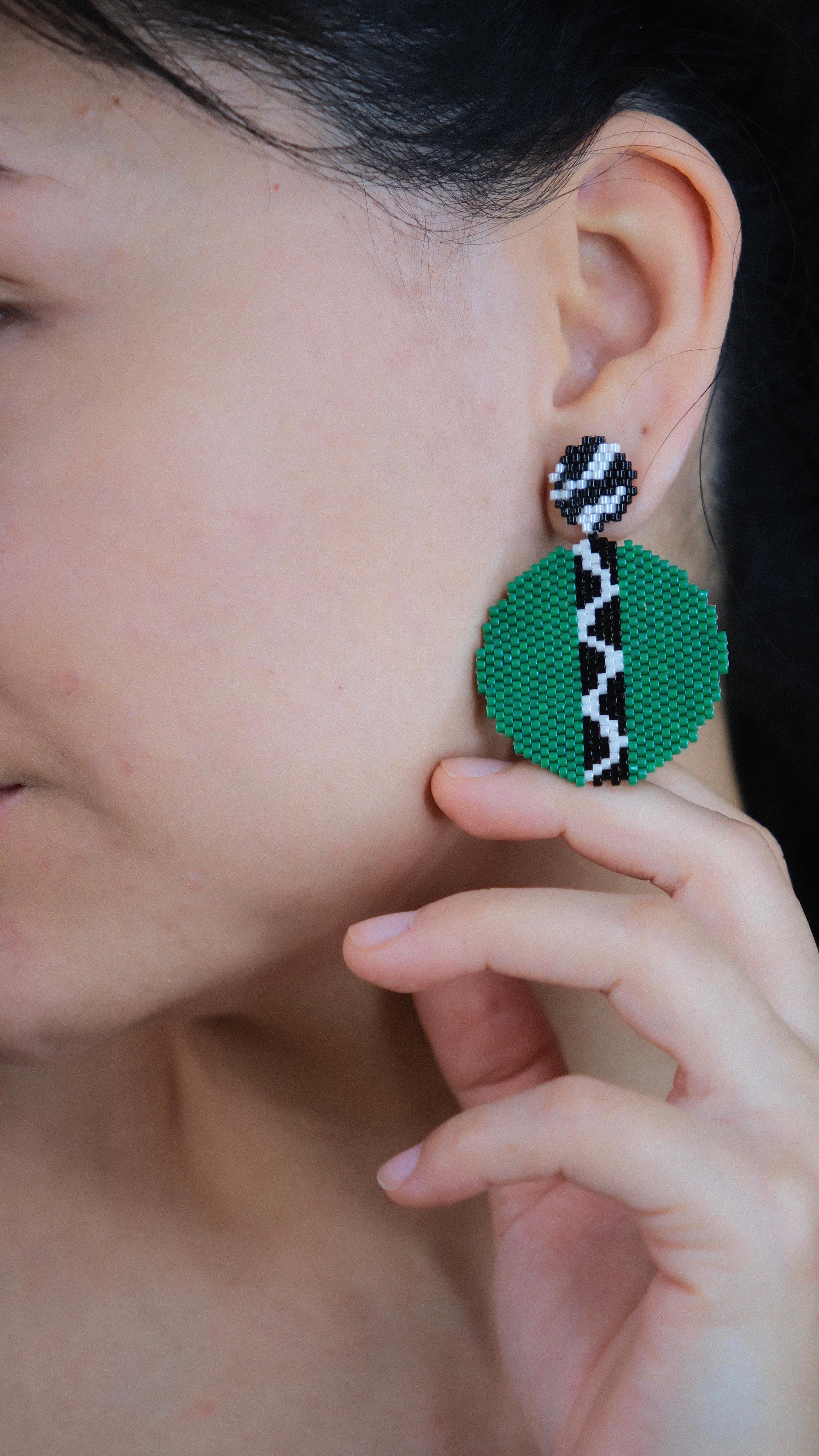 From tiny beads to a story woven by hand💚 These earrings are hours of craft, quiet focus and the joy of creating something unique, one bead at a time🥺
#handmadeinsydney #Sydneymakers #handcraftedjewelery #beadwork #slowmade #handmadewithlove❤️ #beadedearrings