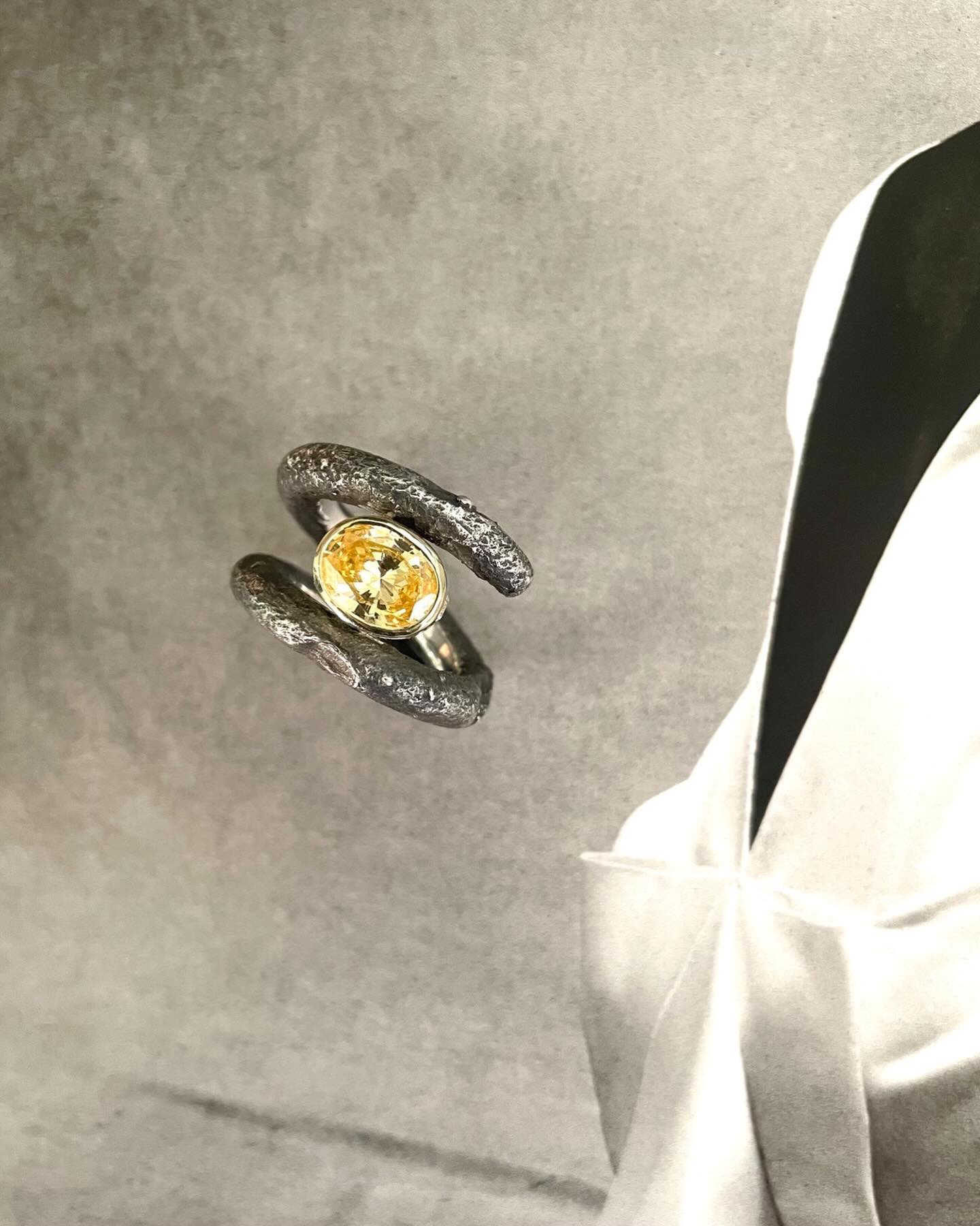 When iron meets a canary diamond #fineart #uniquejewelry #artistjewelry #holidaygiftguide #giftforher🎁