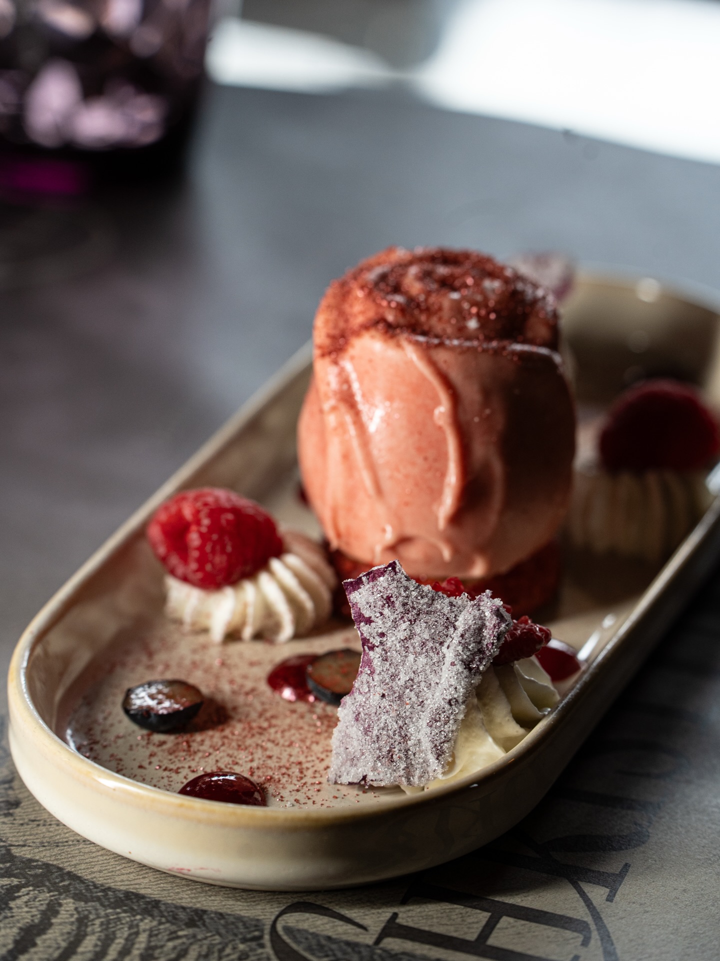 🌹 Notre célèbre Rose Ruby vous attend...
Laissez-vous séduire par l’élégance de notre dessert signature. Une création aussi belle que délicieuse, qui allie fraîcheur et gourmandise pour terminer votre repas sur une note parfaite.
L’avez-vous déjà goûtée ? Venez vivre l’expérience au Christina ! ✨
#LeChristina #LaRoseRuby #DessertSignature