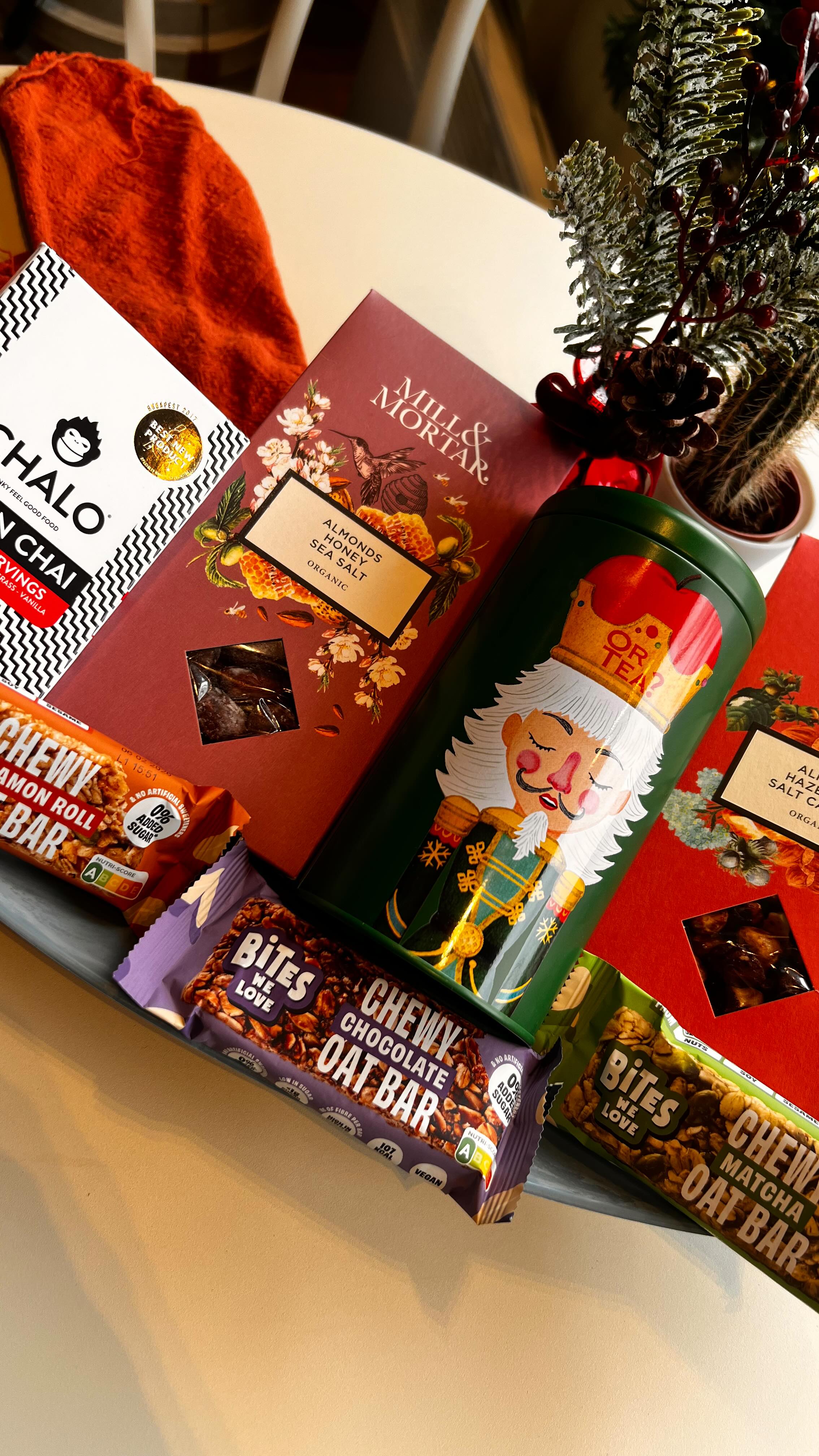 Christmas gifts 🎄 🎁
Ben jij nog op zoek naar een origineel cadeau?
Wil je de gastvrouw of gastheer verrassen met een kleine attentie?
Of gewoon een cadeautje voor jezelf? 🥰
Kom langs — wij maken met veel liefde en plezier een mooi pakketje op maat, voor elk budget. ✨
#genietvanschoten #jayjays #genieten