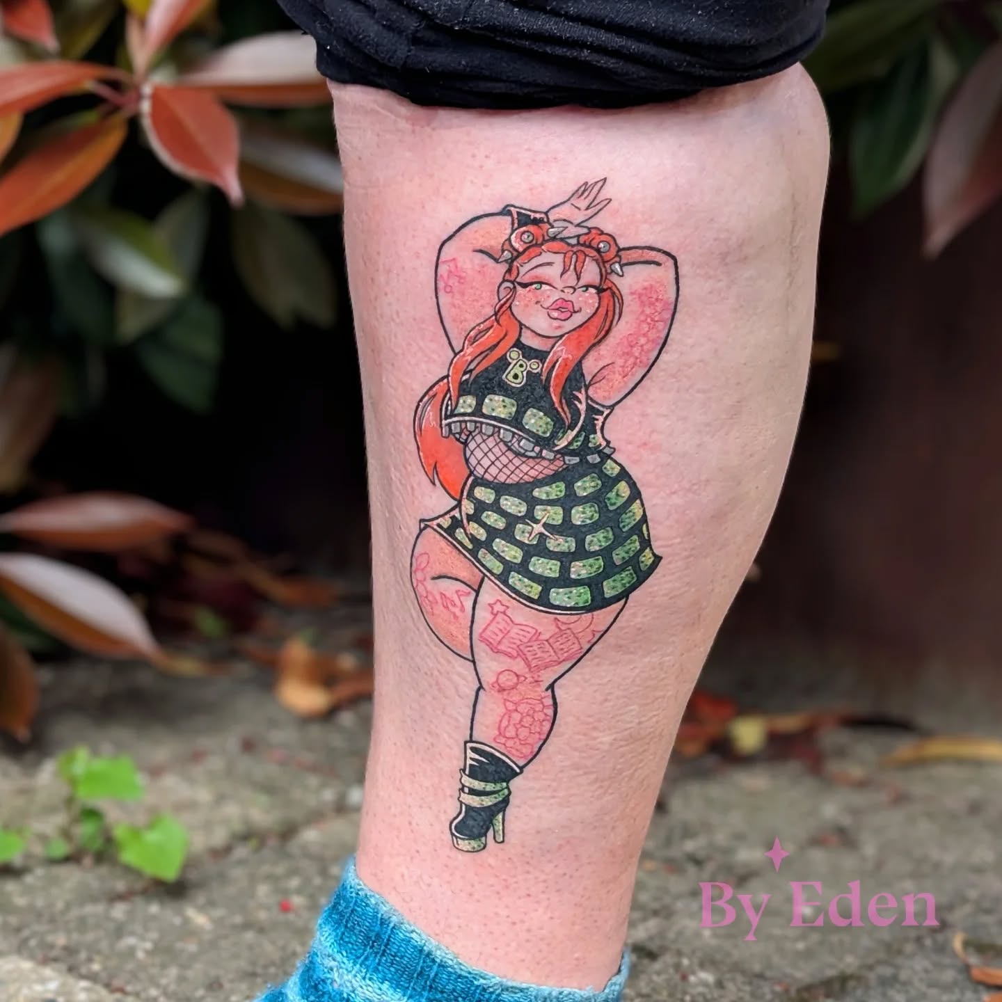 Guess the musical? 🎶
----------------------------------
#musical #plussize #curvy #pinup #pinuptattoo #queen #colortattoo #cutetattoo #pinups #bodypositivity #bodyconfidence