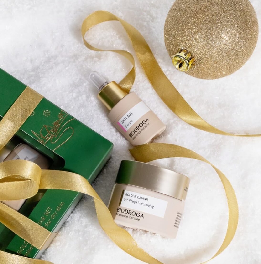Verwennerij voor onder de kerstboom.
Trakteer je huid op luxe met de Golden Caviar 24h Care. Het voedt intens en is ideaal voor een gladde, stralende huid.
Deze topper is nu verkrijgbaar in een Christmas Box met een gratis Anti-Age Serum. Deze zorgt voor een jeugdige glow, waardoor je fris en stralend het nieuwe jaar in gaat. 🌟
Laurence - Natur’elle
📞 0472/37.36.51
💻 www.naturellebylaurence.com
#overijse #huldenberg #heverlee leuven tervuren wavre brussel ukkel esthetiek huidverbetering massages gellak pedicure wimperlifting dermaplaning spraytan Biab browlamination massagetherapie