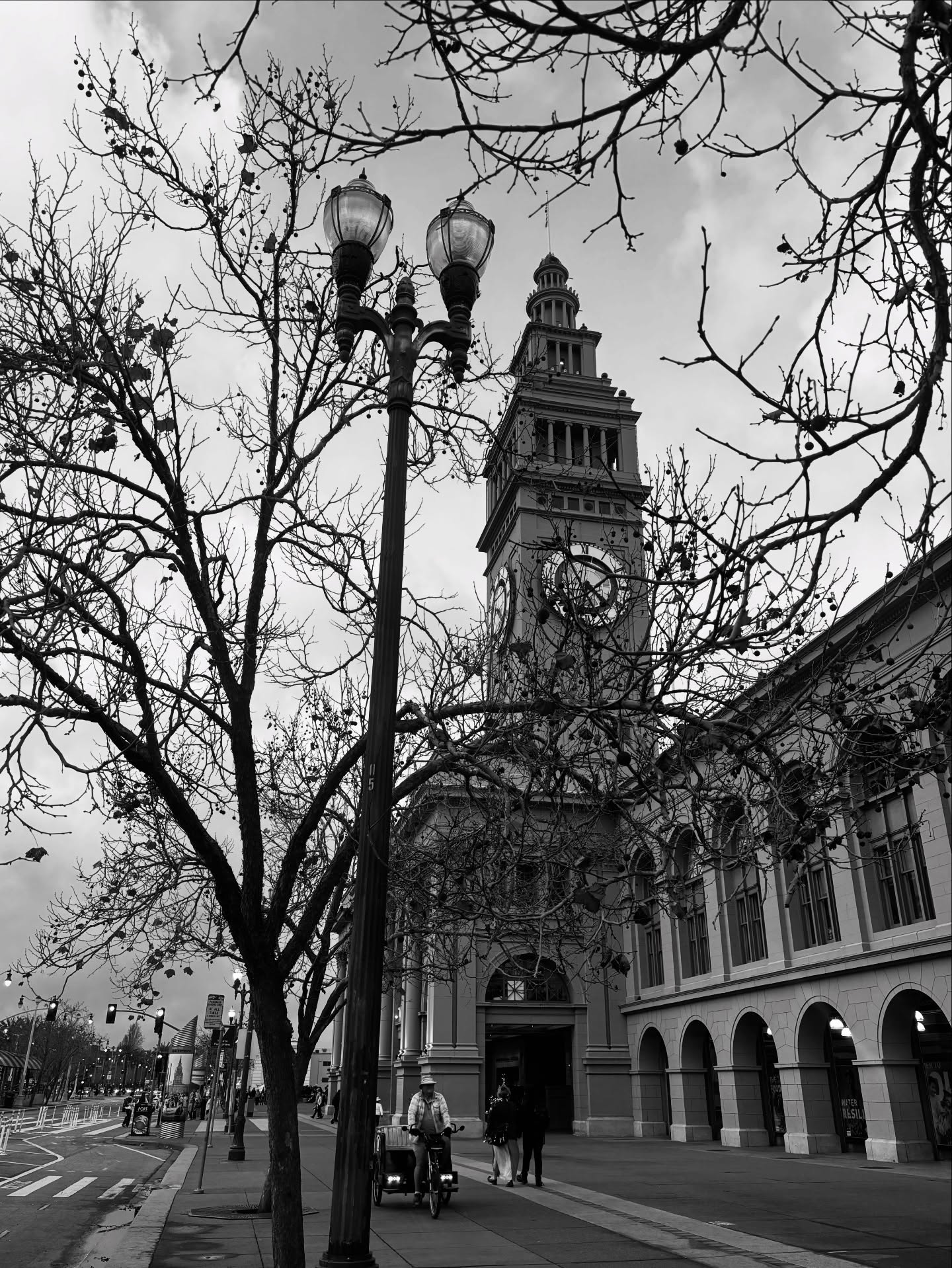 San Francisco winters are very romantic with its beautiful shadows and lights. š
.
.
.
.
#sanfrancisco #romanticcity #2026 #slowandsimple