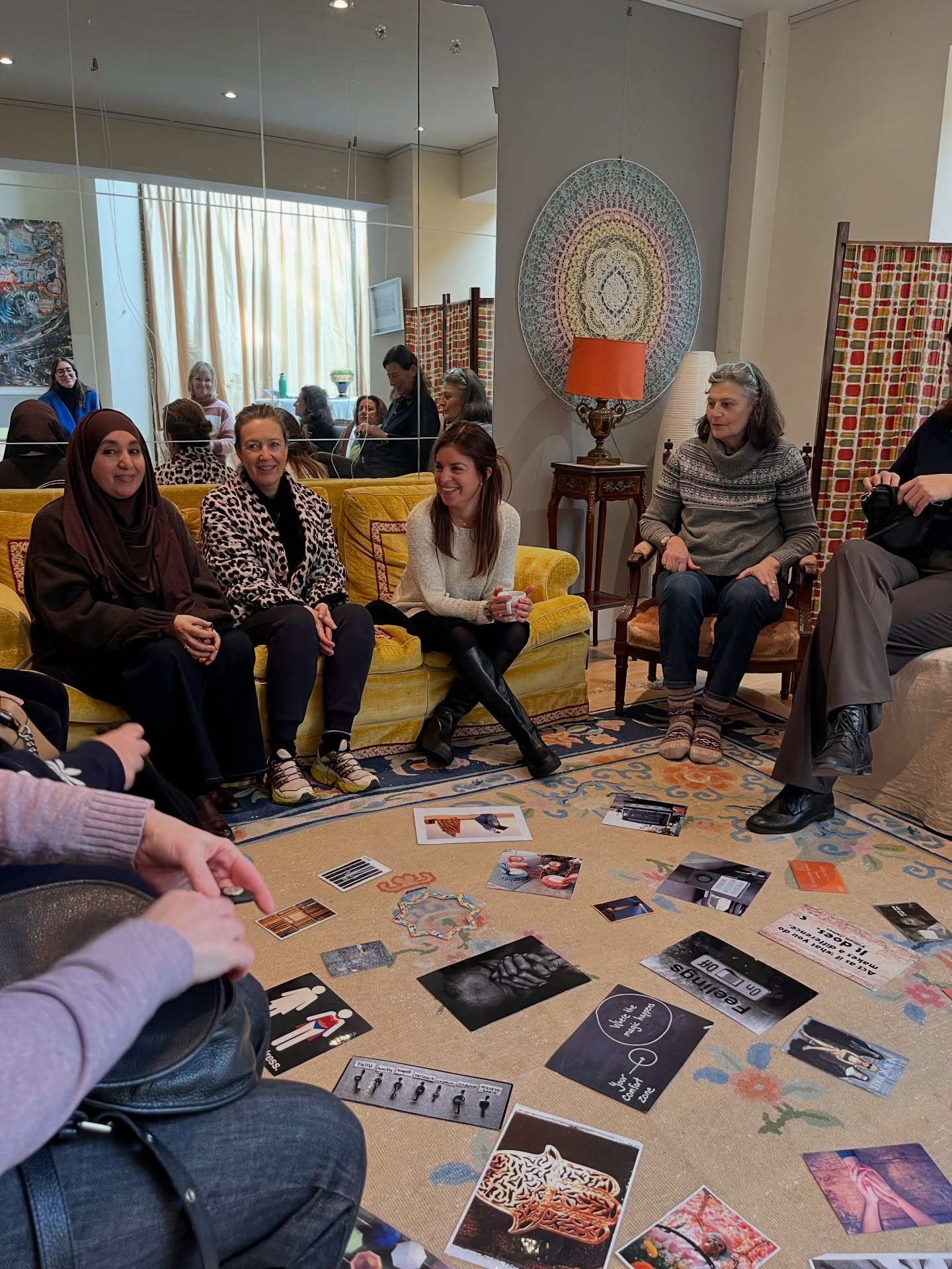 Atelier du jour : mieux comprendre les mots pour mieux communiquer. Vos échanges et votre bienveillance enrichissent nos rencontres. Un immense merci à Estelle @cejiorg pour l’animation de cet atelier 💐 @ejcc.eu @nehamaavitawil