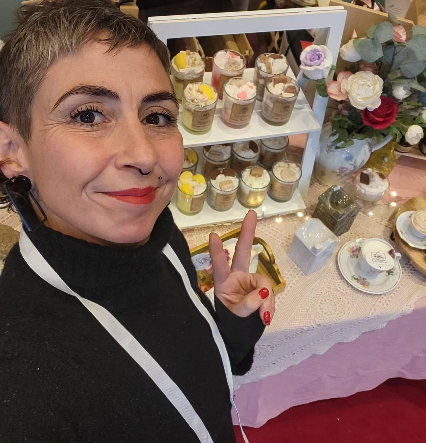 Ça y est! La saison des marchés est ouvertes !!
Je suis en joie 🥰 ( et au bout de ma vie 😅)🎄
Aujourd'hui je suis à Nivelles, à l'hôtel de ville jusqu'à 17h.
Le 5, 6 et 7 décembre au chalet de la forêt à Villers la ville.
Le 12, 13 et 14 décembre au Marché de Noël de Court st Etienne
Et le 19, 20 et 21 décembre à @louvainlaneige
Youhouuuuu 🎄🥰🥳🎅❄️