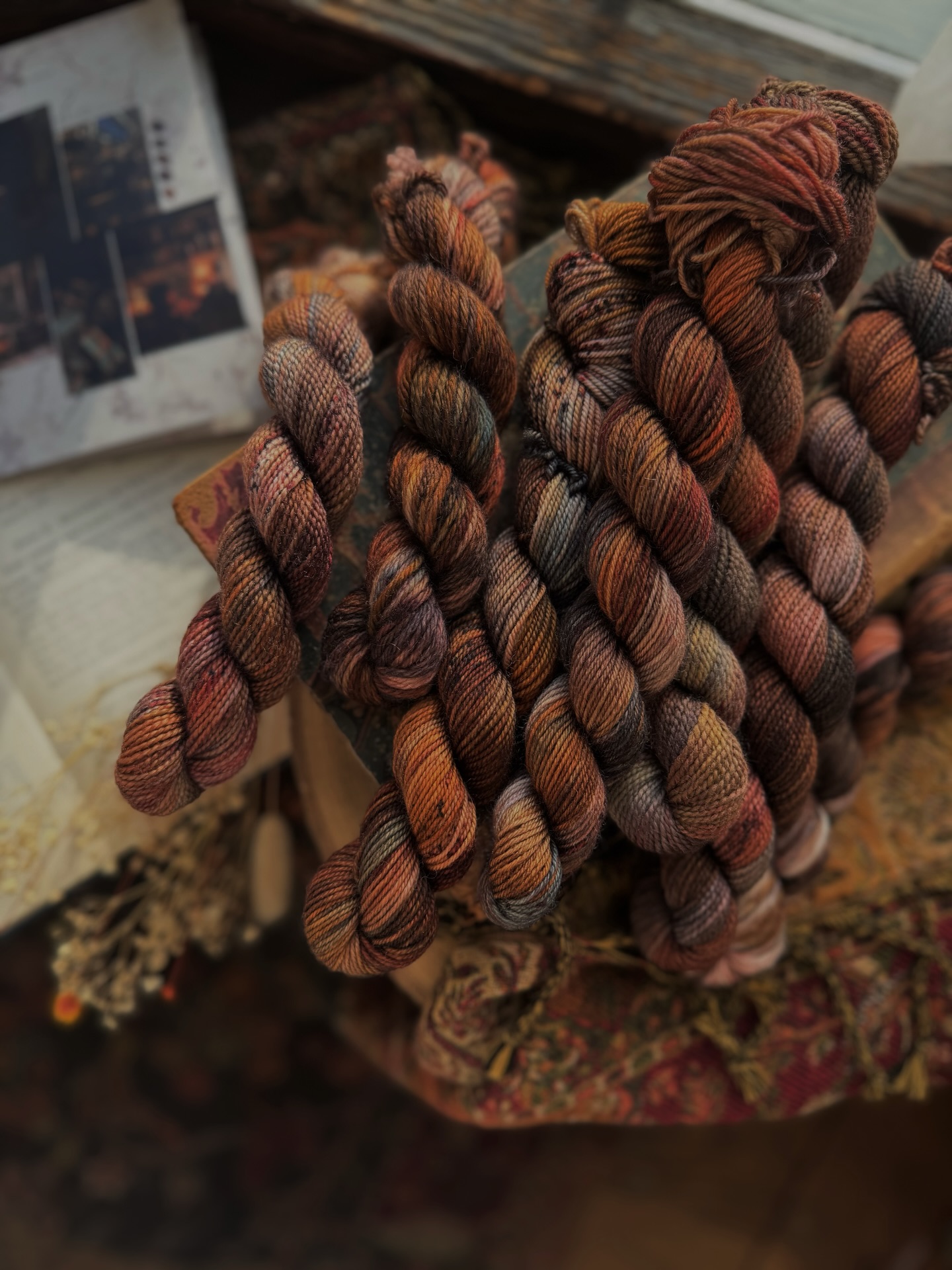 ‘Poems in pencil’ - 🖤✏️ Day 3
The advent for the society of quiet solitudes - the first four days are all focussed around a quiet little day at a bookshop browsing in perfect solitude! The intimate way to spend your down time ☺️