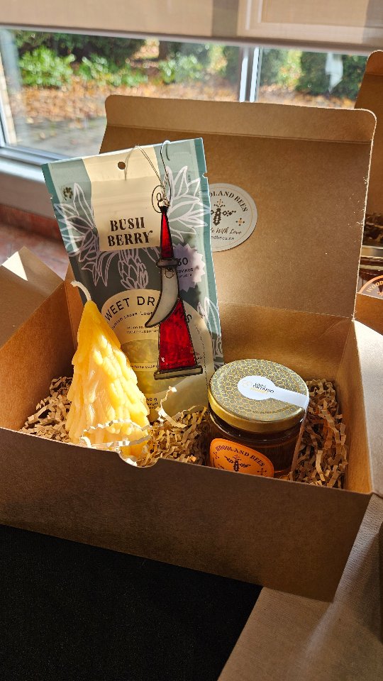 We had such a great time at the Labdara Bake Sale this past weekend — thank you to everyone who stopped by!
✨ Catch us again this Saturday, November 29th 10am-4pm at the St. Giovanni Scalabrini School Christmas Market (225 Central Parkway West, Mississauga).
Stop by for honey, beeswax candles, and ready-to-go gift packs — a sweet start to your holiday shopping. ✨🎄
#localhoney #ontariohoney #honeybees #handmademarket❤️ #mississaugahoney #mississaugamarket