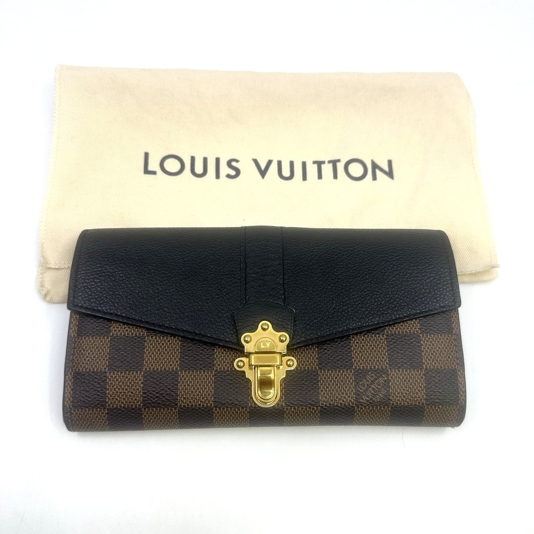 Only $425. A Louis Vuitton wallet featuring the iconic Damier Ebene pattern and secure zipper accents. Perfect for men who value both fashion and function! 👜✨ #LouisVuitton #MensFashion #LuxuryWallet
https://ebay.us/m/PKZfED