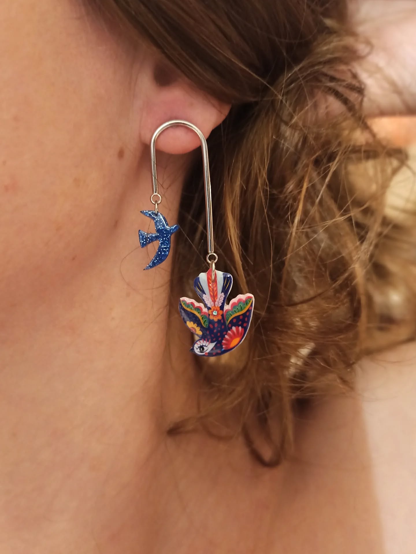 J'essaie de sortir quelques modèles en plus pour emmener ce weekend avec moi à "la belle échoppe" au @chateau_angers .
Le temps est compté:
- demain je suis au @popup_nantes_a_coeur
- jeudi installation au château
- expo vendredi 18h/21h30 , samedi 10h/21h30 , dimanche 10h/20h30
°°°
Vous comprenez mieux pourquoi je vous ai demandé de finir vos commandes de Noël sur le site avant demain? 😅 les jours dispos pour préparer vos colis sont rares ;)
°°°
Merci pour vos dernières commandes 💖
°°°
#bijoux #creation #chateaudangers #marchedenoel #faitmain #bouclesdoreilles