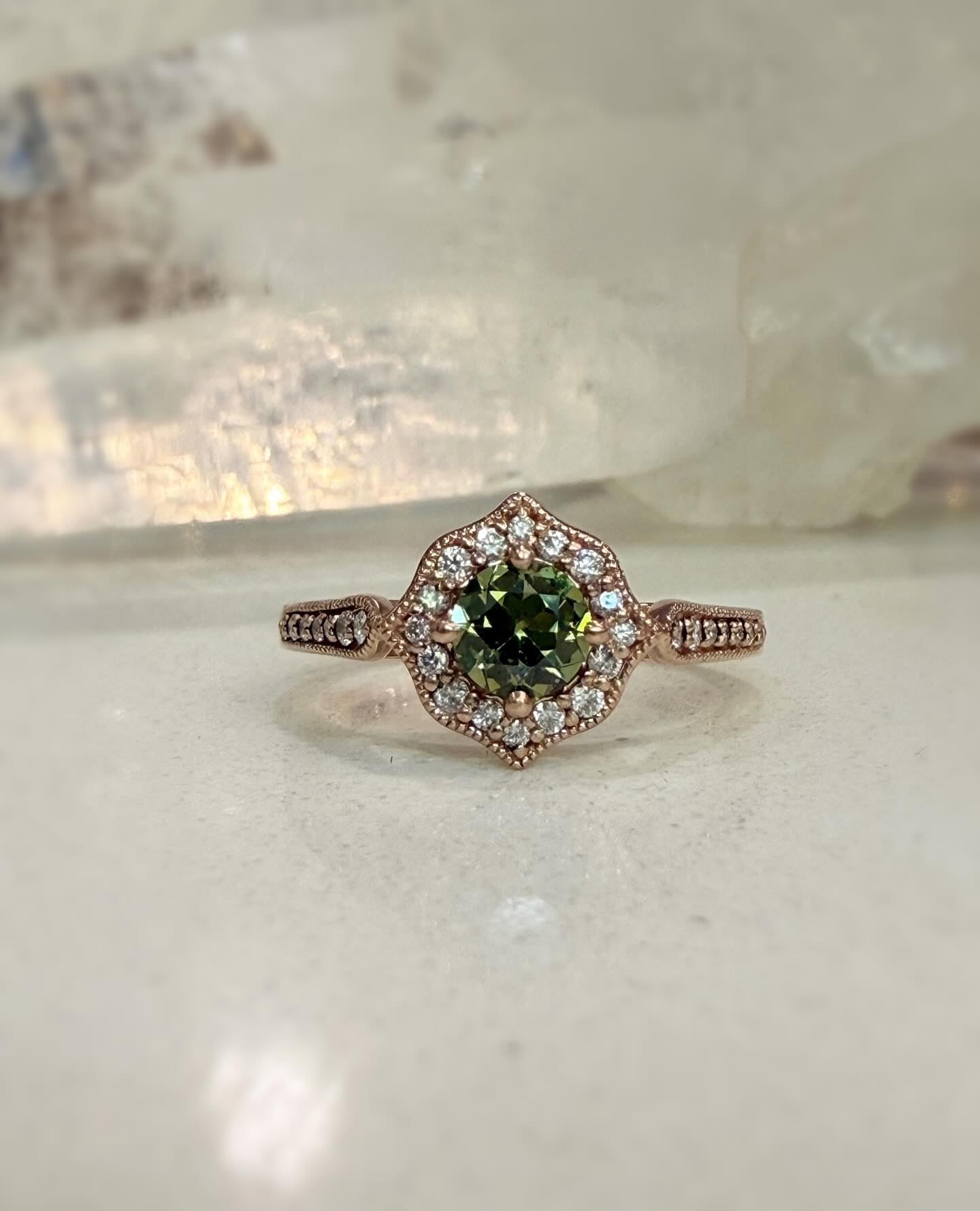 Bright little Australian green sapphire set in rose gold surrounded by diamonds ✨
#newstock #Australiansapphire #greensapphire #vintagestlyering #rosegoldandsapphirering #uniquerings #handcrafted #jewelleryworkshop #leurajeweller #leuramall #manufacturingjeweller #ainsleyfinejewellery
