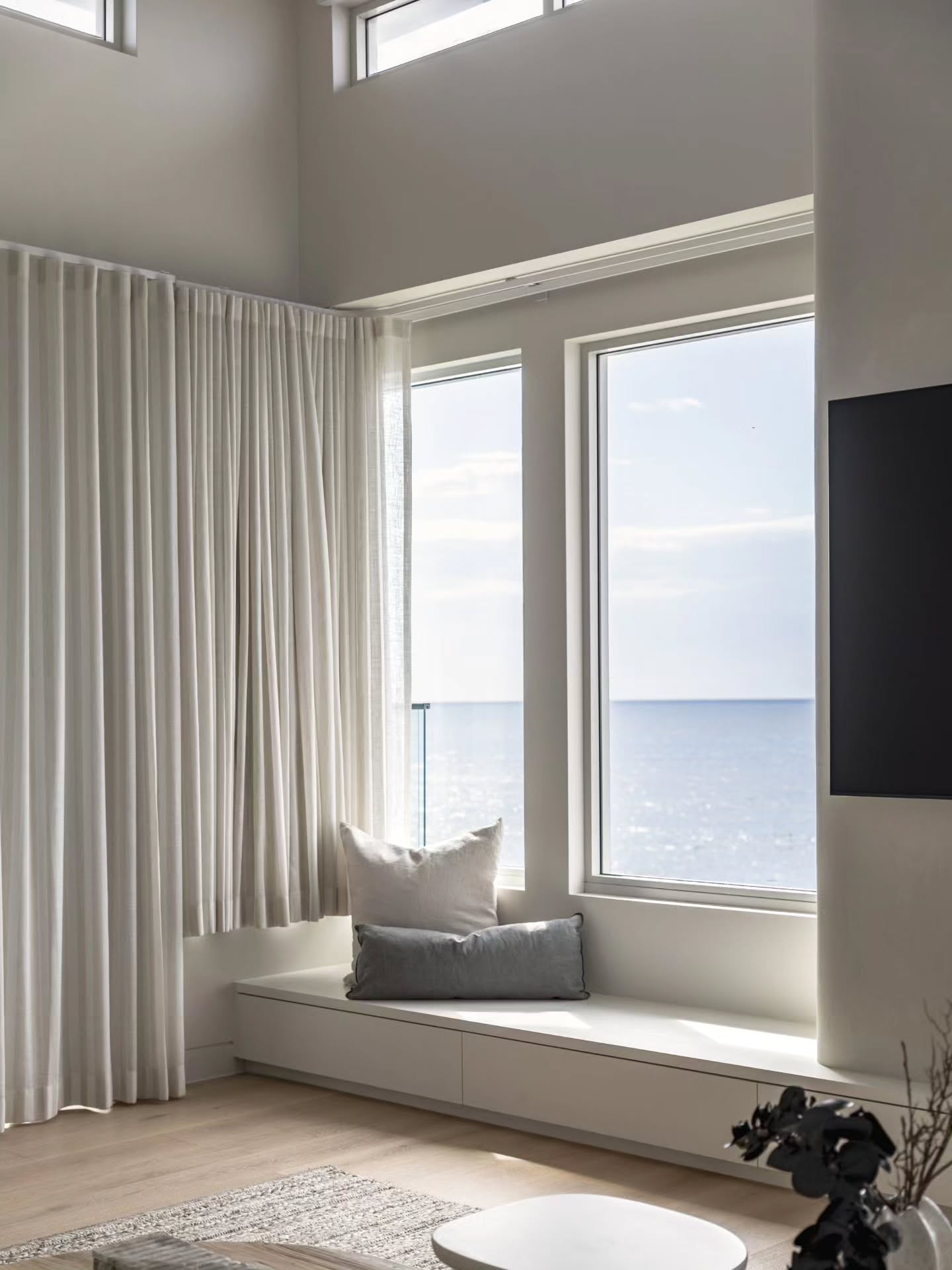 In this brand new coastal home with sweeping ocean views, our Brushed Oak 20mm Engineered Oak flooring sets the mood from the moment you walk in. The warm, natural grain brings a relaxed coastal sophistication, grounding the interior palette and elevating the architectural design throughout the home.
▪️ Colour: Brushed Oak
▪️ Collection: 20mm Engineered Oak
▪️ Installation: Direct Glue Down
▪️ Supply + Install: @imperialflooringaustralia
▪️ Builder: @smartbuildsouthcoast
▪️ Interiors: @rachaelmiklas.designdetail
▪️ Design: @southcoastbuildingdesign
▪️ Photography: @lulu_wells
📍 Culburra
www.imperialflooringaustralia.com.au
📱 1300 676 176
📧 info@imperialflooringaustralia.com.au
📍 HQ + Showroom: 1 Kennedy Ave, Yallah
📍 Distribution Centres: Sydney | Wollongong | Melbourne