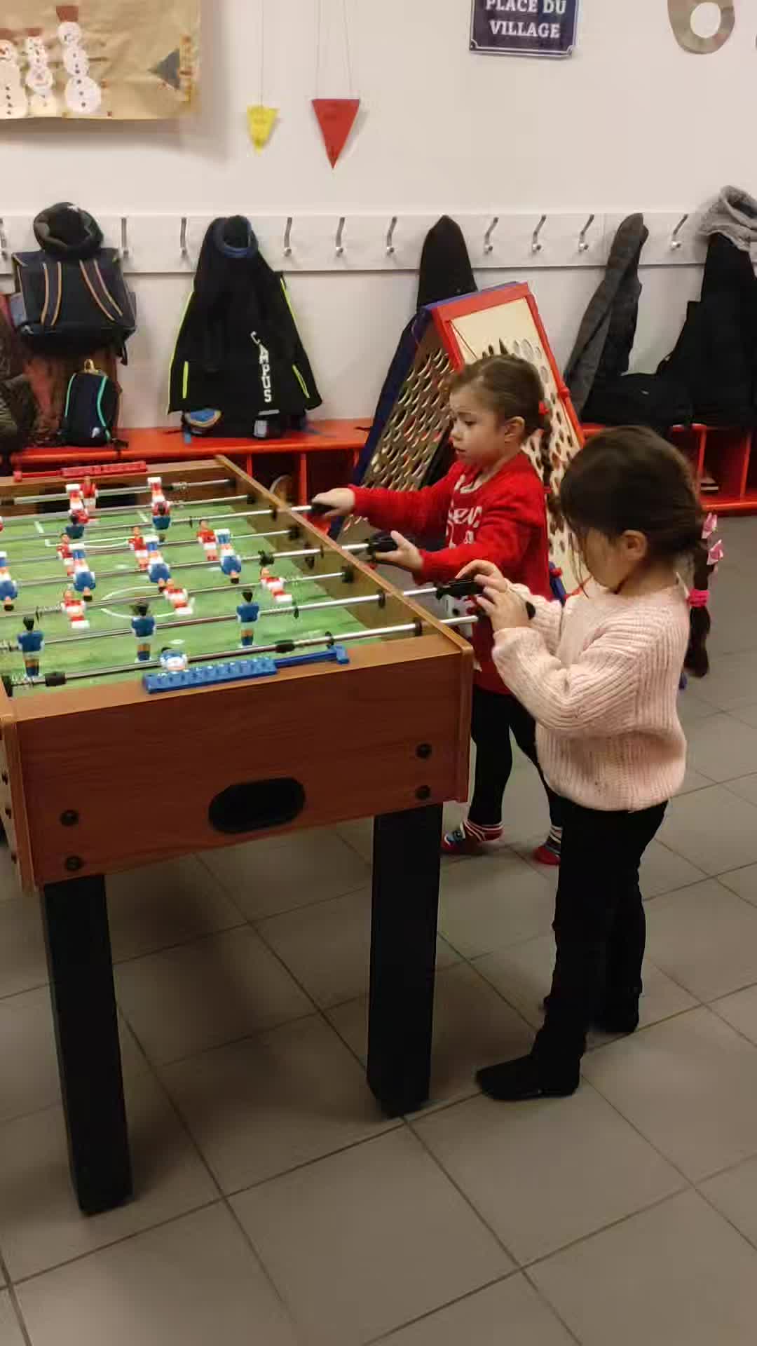 Au périscolaire le matin c'est jeu libre accompagné !!! A 8h20 c est parti pour l école !!!