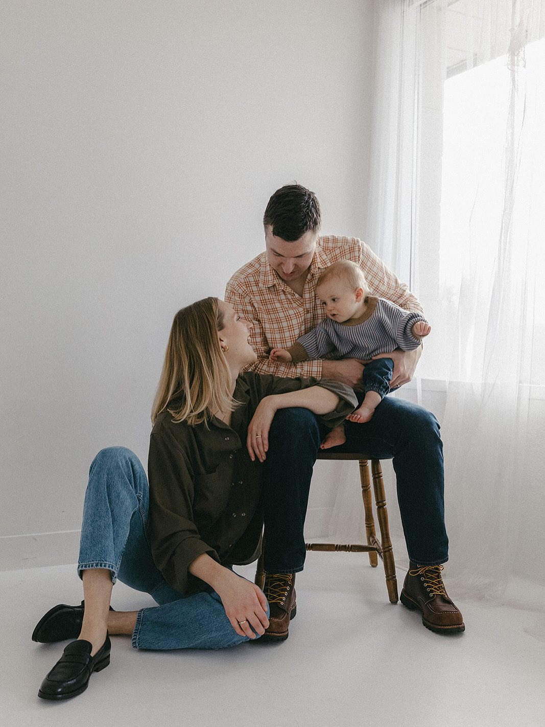 looooove a studio family session ๐ฅน๐ค the perfect solution to this unpredictable weather!