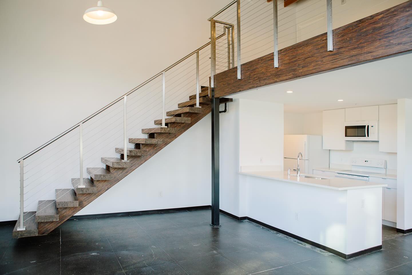 Ring in the new year with this stunning corner split-level loft!!🪩👀 Contact us for more info☎️