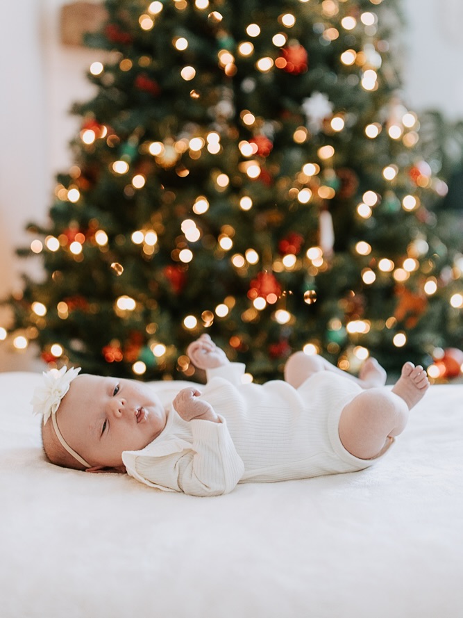 Newborn sessions this time of year are so cozy and I love adding a few with the Christmas decorations to save memories of the magical season. @entering.motherhood your new addition is perfect. Here is a little sneak peek!