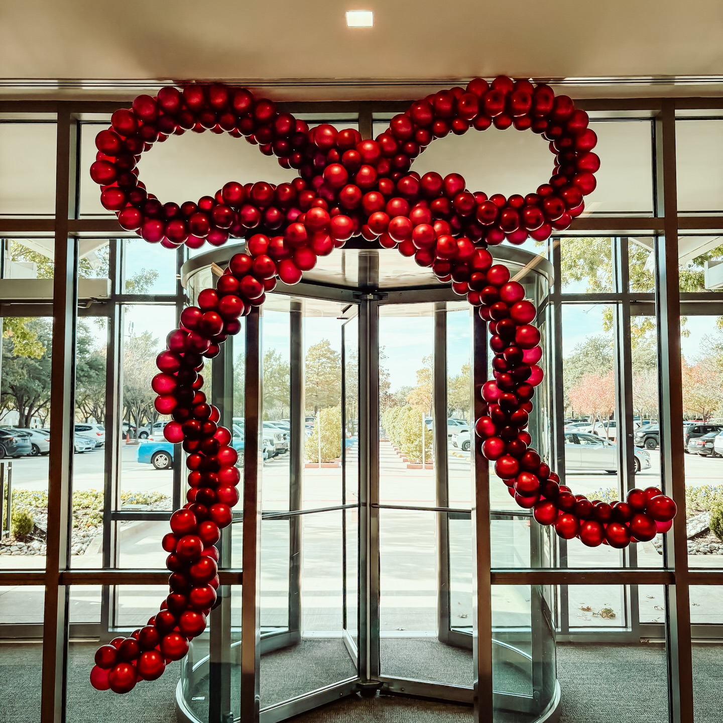 I like BIG BOWS and I cannot lie π
Is it really Christmas without a giant BOW?!
We are completely booked for December but 2026 calendar is open NOW! π€πΌ