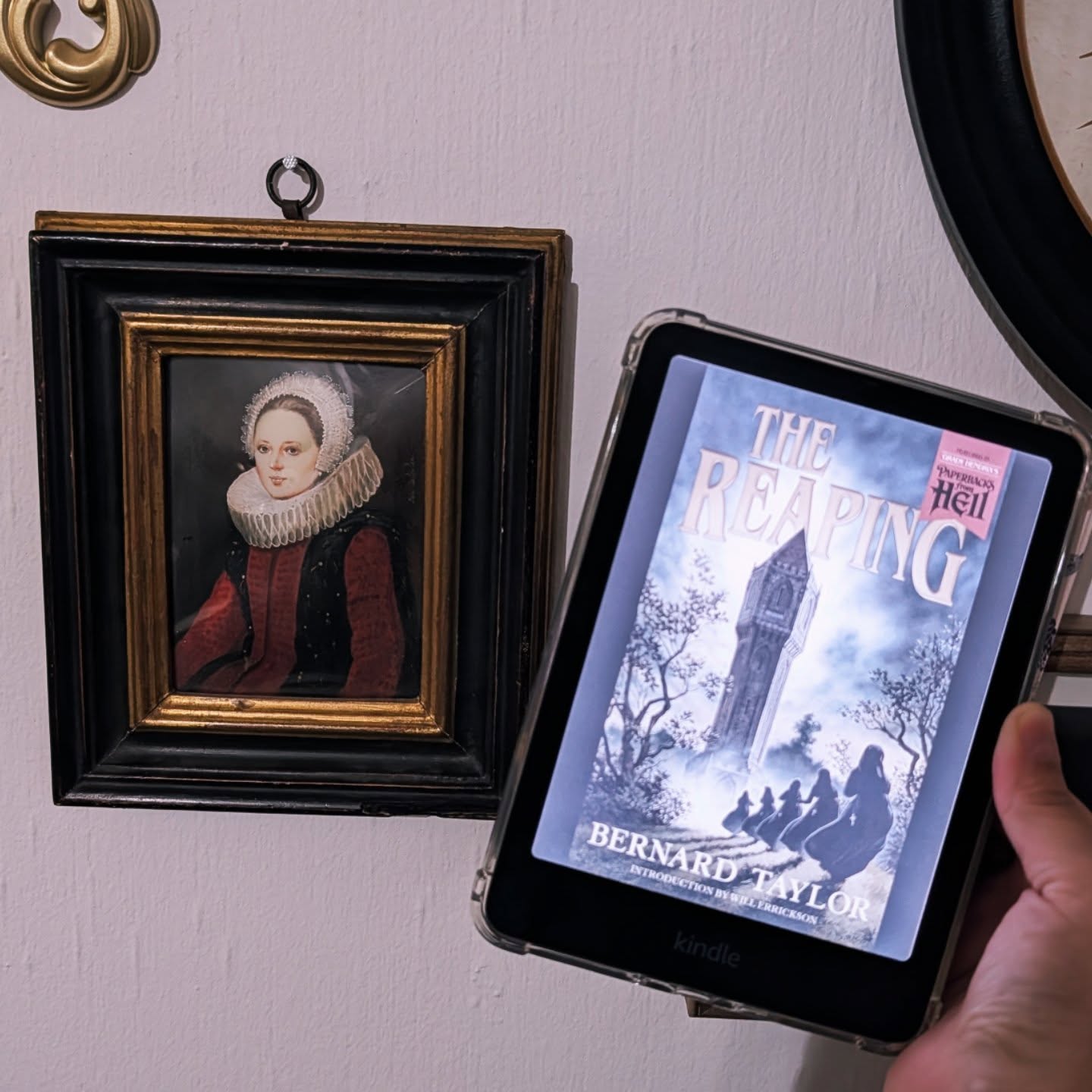 A new kindle colorsoft and a beautiful picture for my gallery wall is what Santa brought me 🎄 What did you get or treat yourself with?
#gallerywall #kindlecolorsoft #kindle