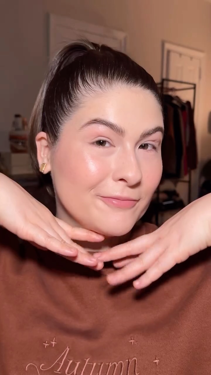 VOLUME UP to experience one of the most luxurious serums I’ve ever tried - the @dermelect Rapid Repair Radiance Remedy Oil! This nutrient-rich glow elixir blends Cloudberry, Borage, Squalane, and 5 luxurious glow-boosting oils to nourish, smooth, and energize skin. I know it’s going to be my go-to this winter! ❄️
Thanks, @fromthelobby!
#ugc #skincareugc #winterskincare #asmr #skincareasmr #makeupasmr #ugccreator #fromthelobby #dermelectpartner