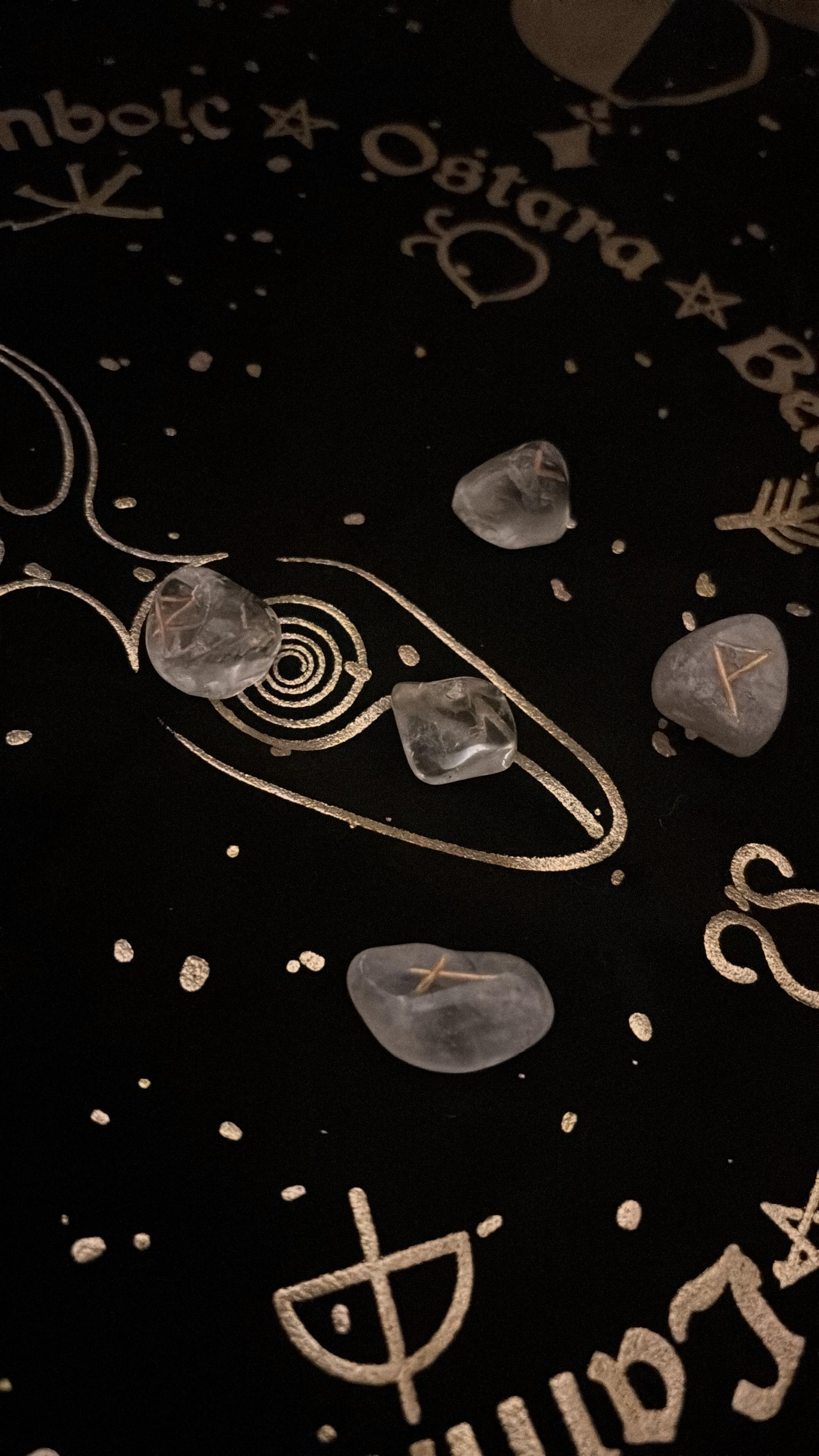 Mille mercis pour vos demandes durant cette année 2025.
Je me réjouis déjà de 2026 ! 🤍