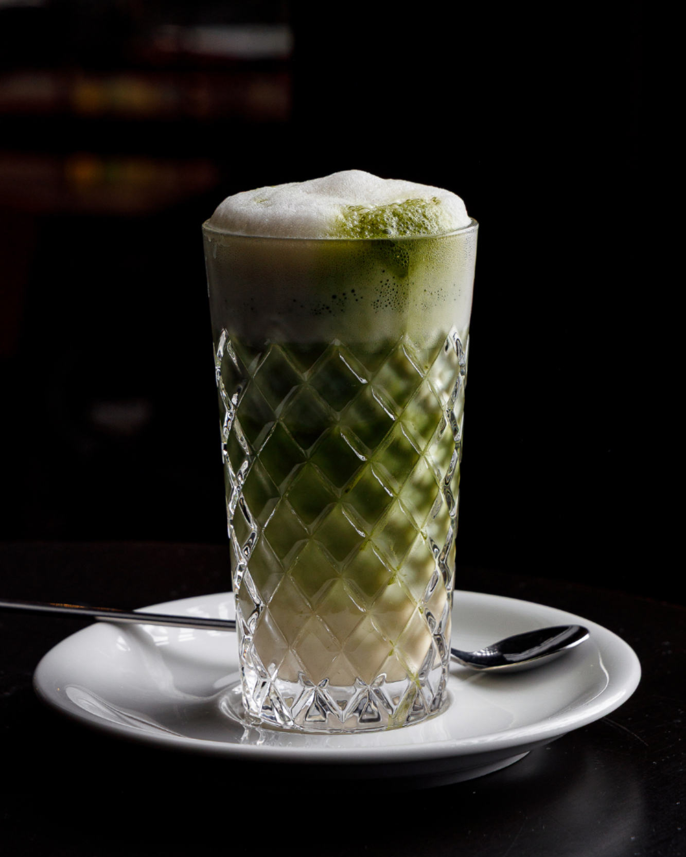 Manchmal braucht es einfach eine kleine Pause – und einen Moment ganz für sich. Unser Matcha Latte ist genau das: samtig, cremig, leicht herb und einfach wohltuend. Perfekt für den Start in den Tag, die kurze Auszeit zwischendurch oder den Moment, an dem man einfach sitzen bleiben möchte.
Für alle, die Ruhe im Trubel suchen – und dabei Stil nicht missen wollen.
#ludwigskarlsruhe #50jahreludwigs #caféludwigs #matchalatte #karlsruhegenießt #coffeemoments