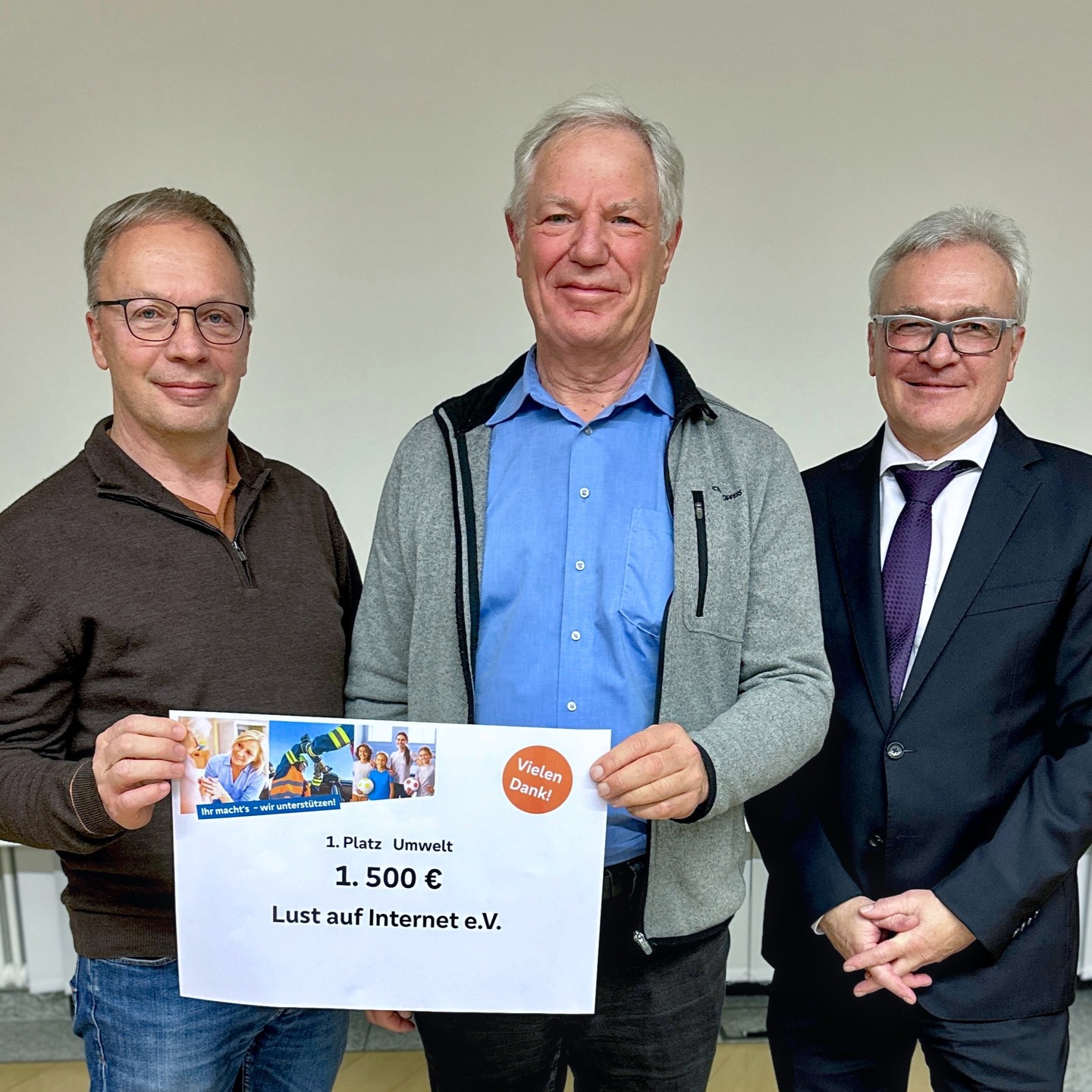 Der Verein „Lust auf Internet e.V.“ hat gewonnen. 🎁 🥳
Die Volksbank Alb hat mit der Aktion "Ihr macht's - wir unterstützen!" das Engagement von Vereinen in unserer Region gefördert.
LAI wurde in der Kategorie „Umwelt“ für den Reparaturtreff mit dem 1. Platz ausgezeichnet.🥇
Ein großes Dankeschön an die Volksbank Alb für die Unterstützung. Damit können weitere Werkzeuge für den Reparaturtreff angeschafft werden. 🛠️🧰 #laichingen #reparaturcafe #albdonaukreis #ehrenamt #schwaebischealb #auszeichnung