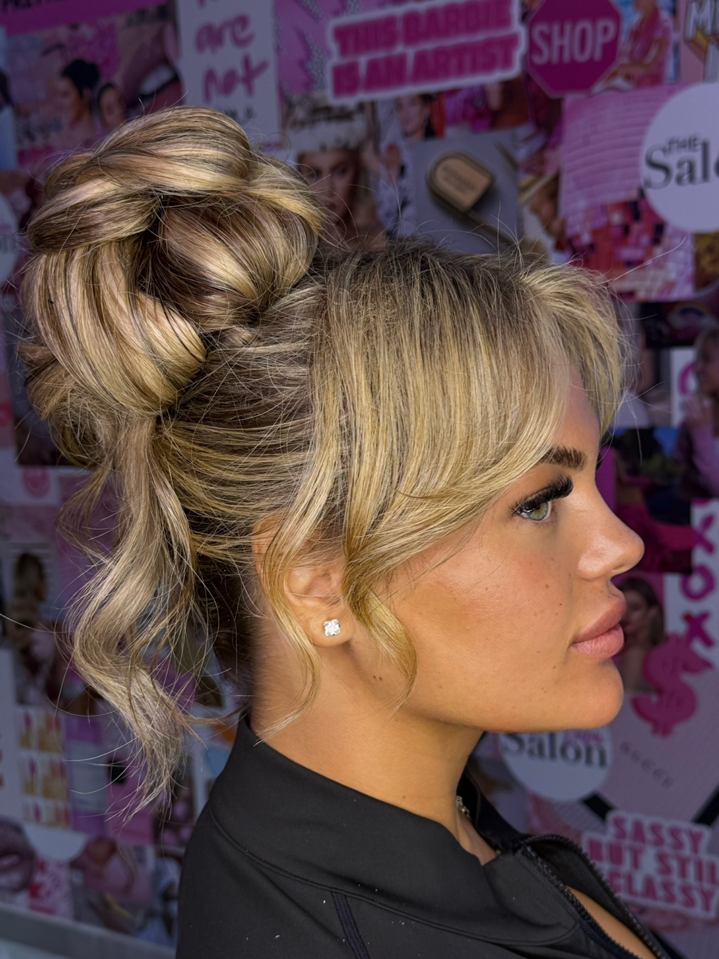 Hair by @joseph_hair_stylist ✨
📍 The Salon Dubai — FIVE Jumeirah Village
Whether it’s dinner plans, party season or a last-minute glam moment…
this is where Dubai gets ready. Book in your new year updos today!
#TheSalonDubai #HairByJoseph #UpdoInspo #FestiveHair #DubaiHair #FIVEJVC #WhereDubaiGetsReady ✨🎀