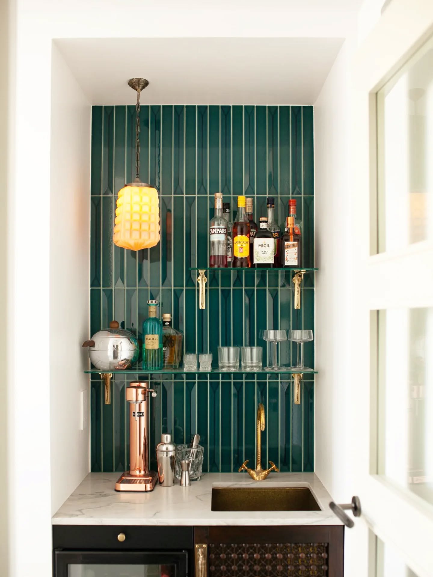 Transformed an odd closet into this elegant home bar ➡️ Swipe for BEFORE !
• Project Ruzafa / Valencia