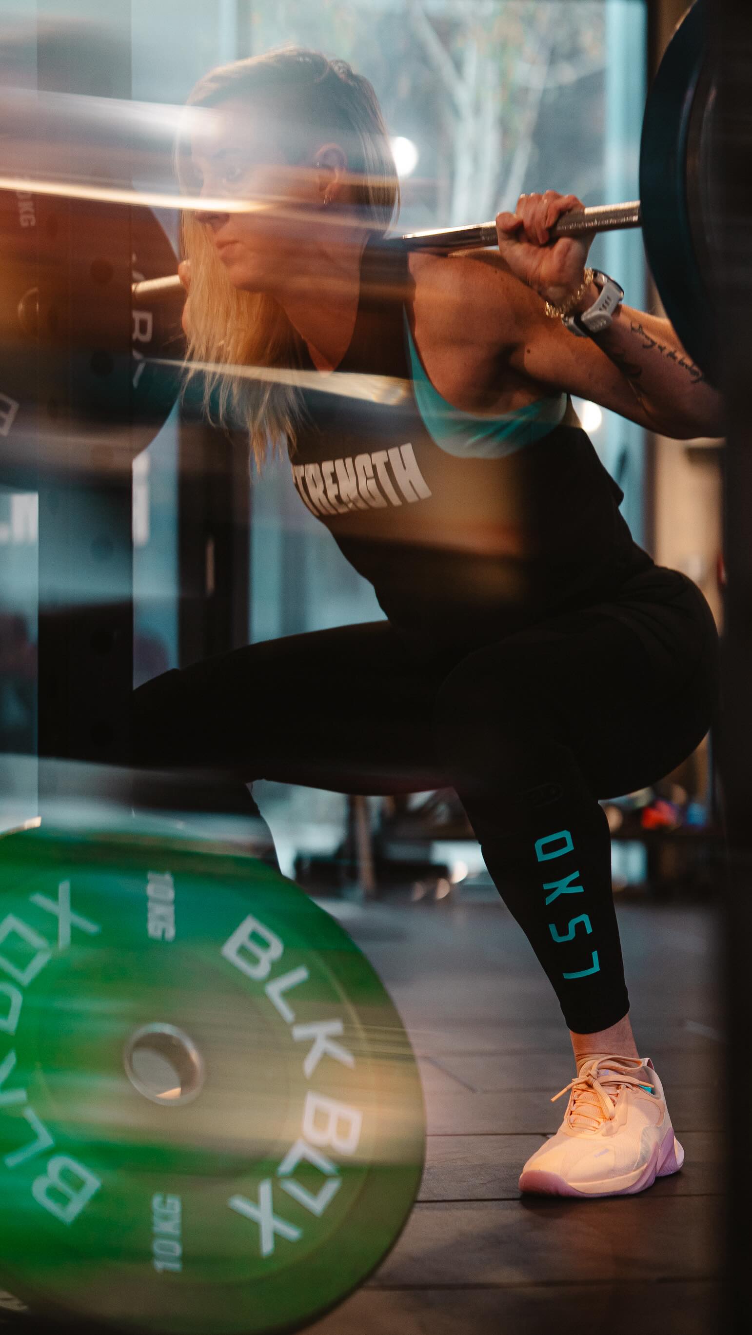 𝐓𝐒𝐑 𝐇𝐀𝐒 𝐓𝐄𝐀𝐌𝐄𝐃 𝐔𝐏 𝗪𝐈𝐓𝐇 𝐋𝐒𝐊𝐃!
If you don’t know about this clothing brand already... where have you been? Also you clearly don’t pay attention to Coach Misty’s attire :-)
LSKD is an awesome clothing brand that has grown from strength to strength and is slowly trying to take over the world.
Not only is their clothing for guys and girls (yes boys finally cool stuff for you too), made with incredible quality but it’s also all created by a fantastic team built on great values.
We were super excited for this partnership! Check your inbox this evening for your 𝐓𝐒𝐑𝐱𝐋𝐒𝐊𝐃 discount code 😍😍😍
#tsr #community #thestrengthroom #lskd #chasethevibe #1%BetterEveryDay
📸 @milomthomas 🫶🏻