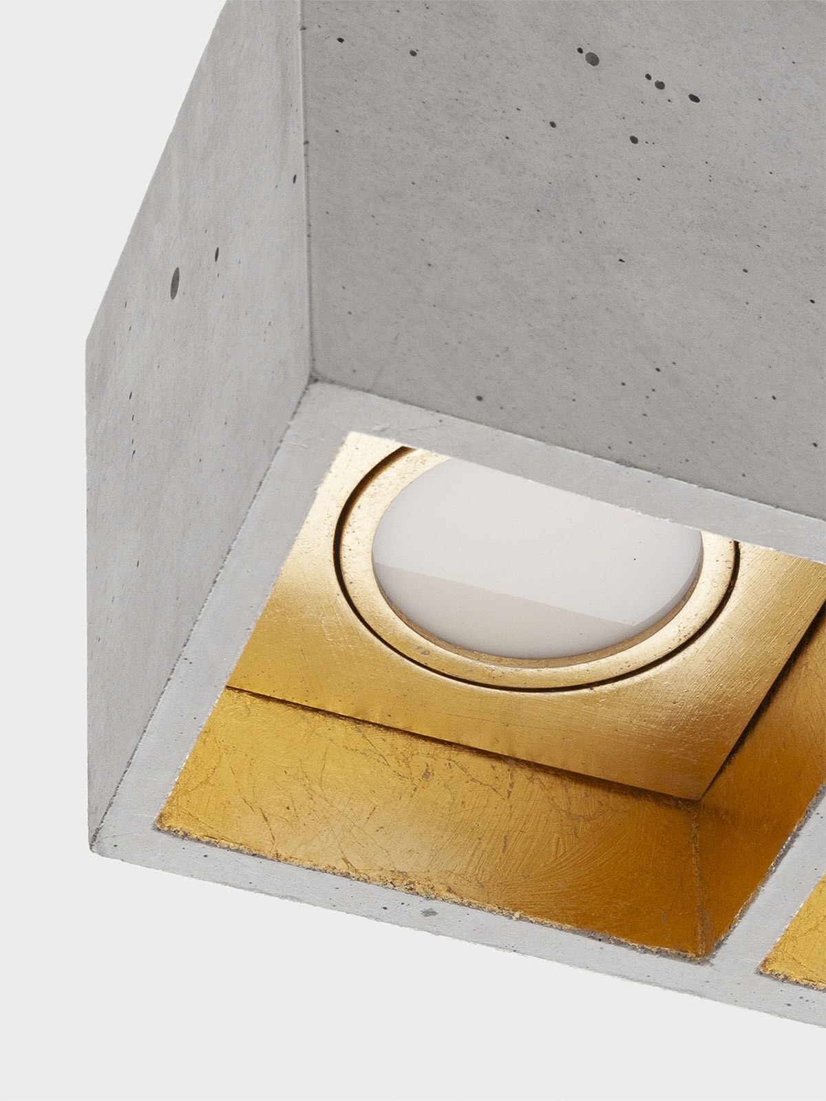 Uued Gantlights betoonist B7² & B7³ Spotid — kui vorm ja valgus sulanduvad üheks.
Selged jooned, kompromissitu valguskvaliteet ja muljetavaldav eredus.
Minimalistlik disain, mis toob ruumi sügavuse, kontrasti ja ajatu puhtuse.