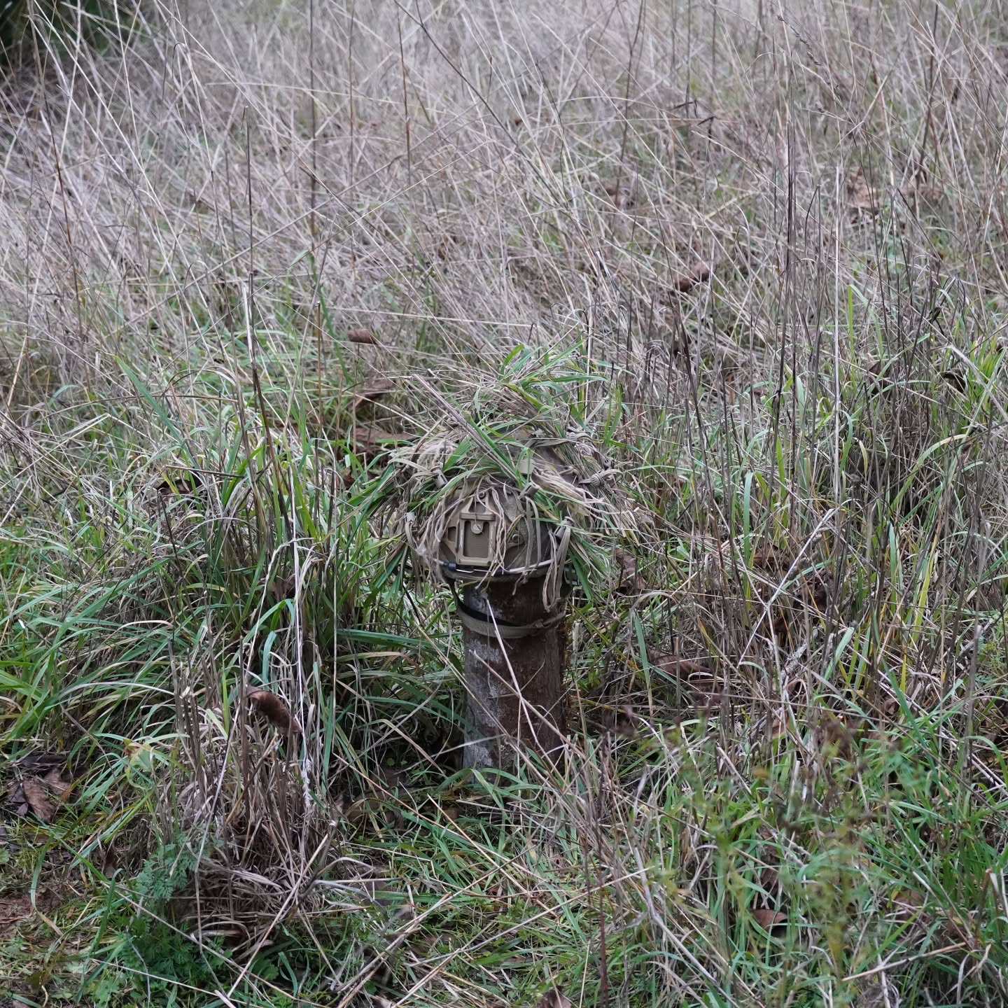 StalkLand Legacy Recce Helmet Cover
Designed to offer the end-user a Ghillie quality concealment solution for their ballistic helmet, the Recce Helmet Cover features:
+ Compatibility with ECH, ACH, IHPS, and Ops-Core Fast high-cut ballistic helmet systems.
+ Para-cord Grid-lattice and qty. 12 Veg-Tie-Cords w/Cord Locks to attach and hold natural foliage in position.
+ Velcro top loop for attachment of IFF capabilities
+ Velcro rear loop section for attachment of Night vision battery packs
+ Allows access to night vision mounts and rail accessories
+ Stretch adjustable fit via Velcro One-Wrap mounting ensures cover remains in place during free fall or rotary-wing high-wind operations.
+57/43 NyCo Extreme IHWCU textile produced by Brookwood Rolled Goods exclusively for Sniper Dynamics.
@tacticalconcealment @mmitextiles @brookwoodcompanies @army.sniper.association