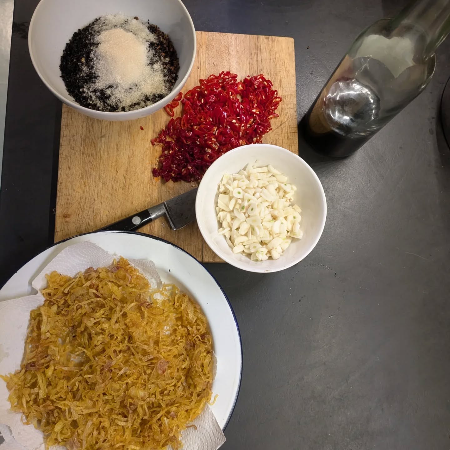 A day inside avoiding the rain. Before and after shots in the kitchen. Crispy chilli oil, bread and beer. Food and drink for the soul...
#chillisecurity #ryesourdough #hazypaleale