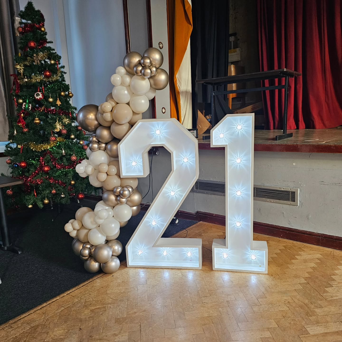 21st Birthday 😍😍
#balloonart #ledlightupnumbers #21stbirthday