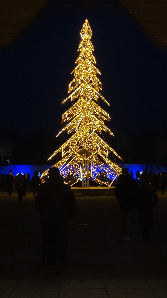 Hi meine Lovelies, euch erwartet dieses Jahr am Weihnachtsmarkt Schloss Hof ein paar besondere Highlights. Ich sage nur eins....lights on! 💡💡💡
#weihnachtsmarkt #schlosshof #lovelyschmuck #lightson #lichtergarten