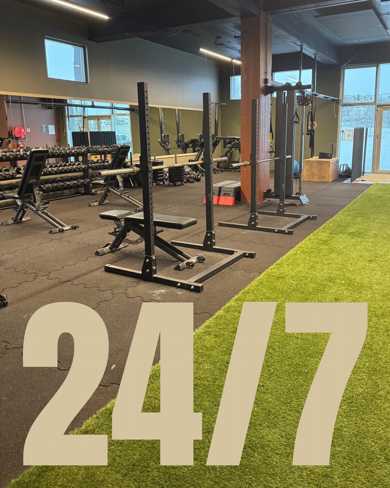 Nú geta mánaðar- og árskortahafar fengið aðgang að líkamsræktar aðstöðunni utan opnunartíma Klifurs. Komdu og taktu æfingu hvenær sem þér hentar! 💪🏽💪🏽
Kíktu við í afgreiðslunni fyrir kl. 16 á daginn eða hafðu samband við okkur til að ganga frá skilmálum og kaupum á lykli. Eingreiðsla fyrir lykil er 4000kr.
Veitir aðgang að líkamsrækt, moonvegg, puttabrettum, yogasal og búningsaðstöðu utan opnunartíma. Ath. Engin aðgangur í klifurveggi utan opnunartíma!