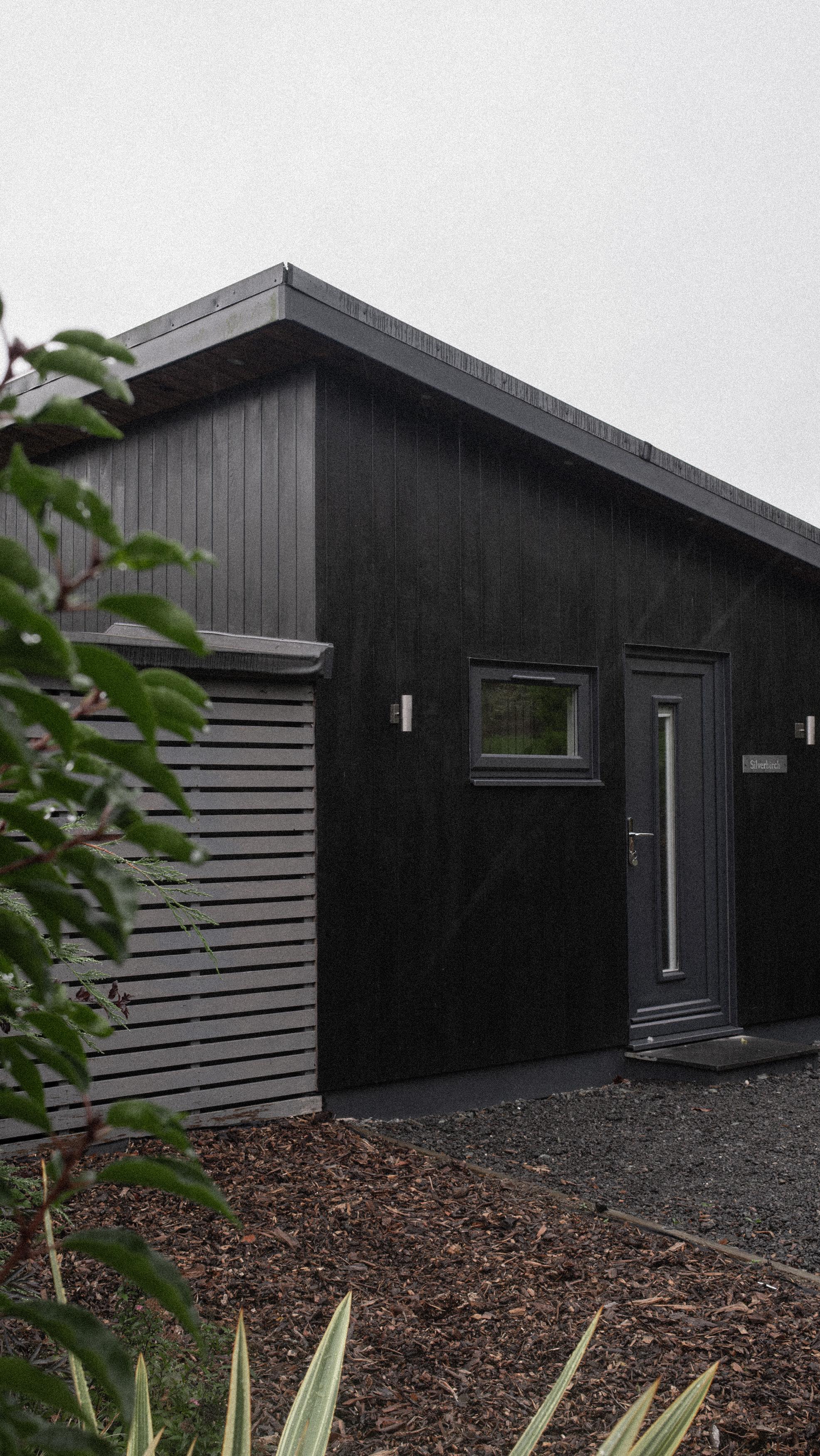 A place made for switching off ♥️
📍Silverbrich Lodge
Nant-y-coed Lodges
Mid Wales 🏴
👩❤️💋👩 sleeps 2
🛁 private hot tub
🔥 fire table
🍗 BBQ area
🔗 check out availablity in Bio
#cabin #lodge #retreatlife #lodgeswithhottubs #wales