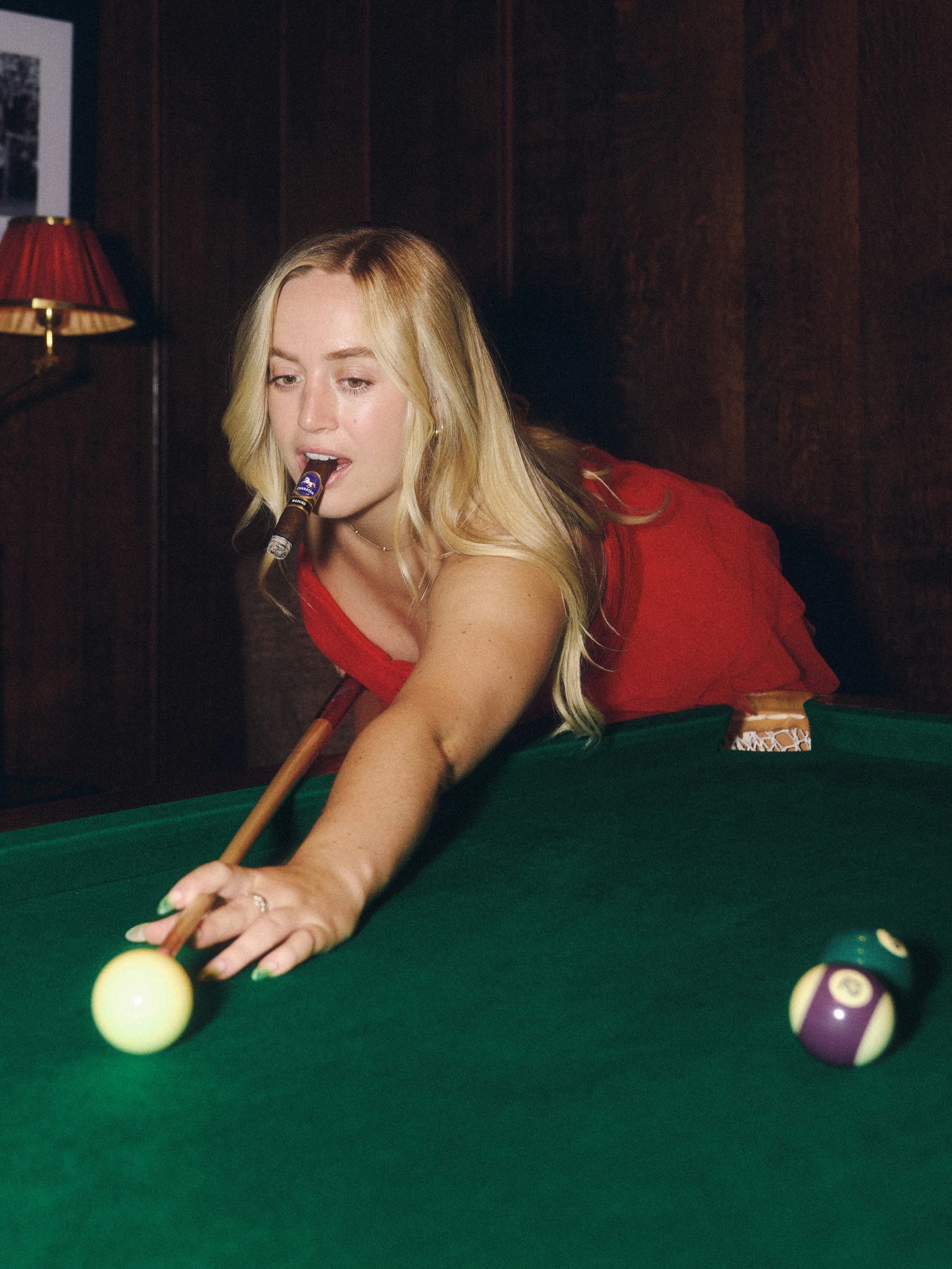 The art of the perfect shot, and the pleasure of a Charatan to accompany it.
#CigarLovers #PerfectShot #CharatanCigars