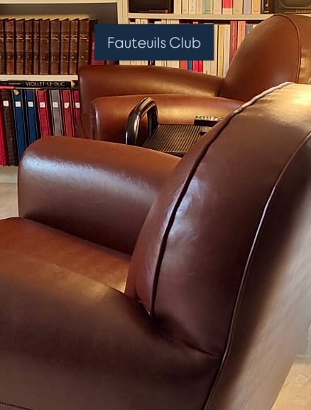 Seconde vie pour ces deux fauteuils Club finition cloutée et passepoil.
Simili @alonsomercader qui se fait très bien passer pour du cuir !