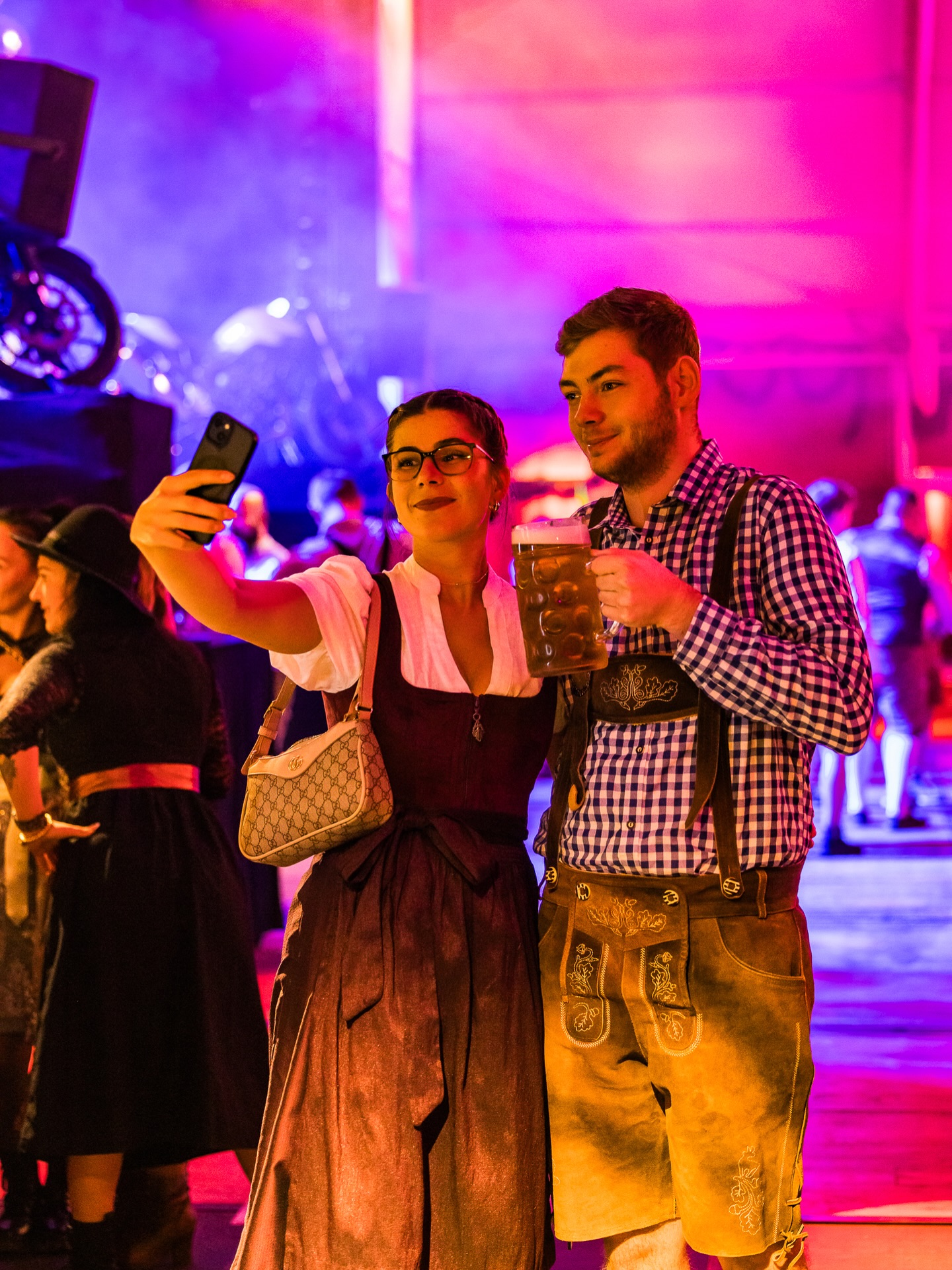 🍻 Was für eine Wiesn-Zeit!
Leipzig, ihr wart der Wahnsinn – jeder Abend, jede Stimmung, jedes Detail.
Und jetzt geht’s weiter:
🎟️ Tickets für das Leipziger Oktoberfest 2026 sind ab sofort erhältlich!
Sichert euch eure Plätze und seid nächstes Jahr wieder dabei! 💙
📸 @jonrenker
#dasleipzigeroktoberfest #LeipzigerOktoberfest #leipzig #wiesn2026 #OktoberfestLeipzig #Tickets2026 #oktoberfest2026 #WiesnLiebe #LeipzigFeiert