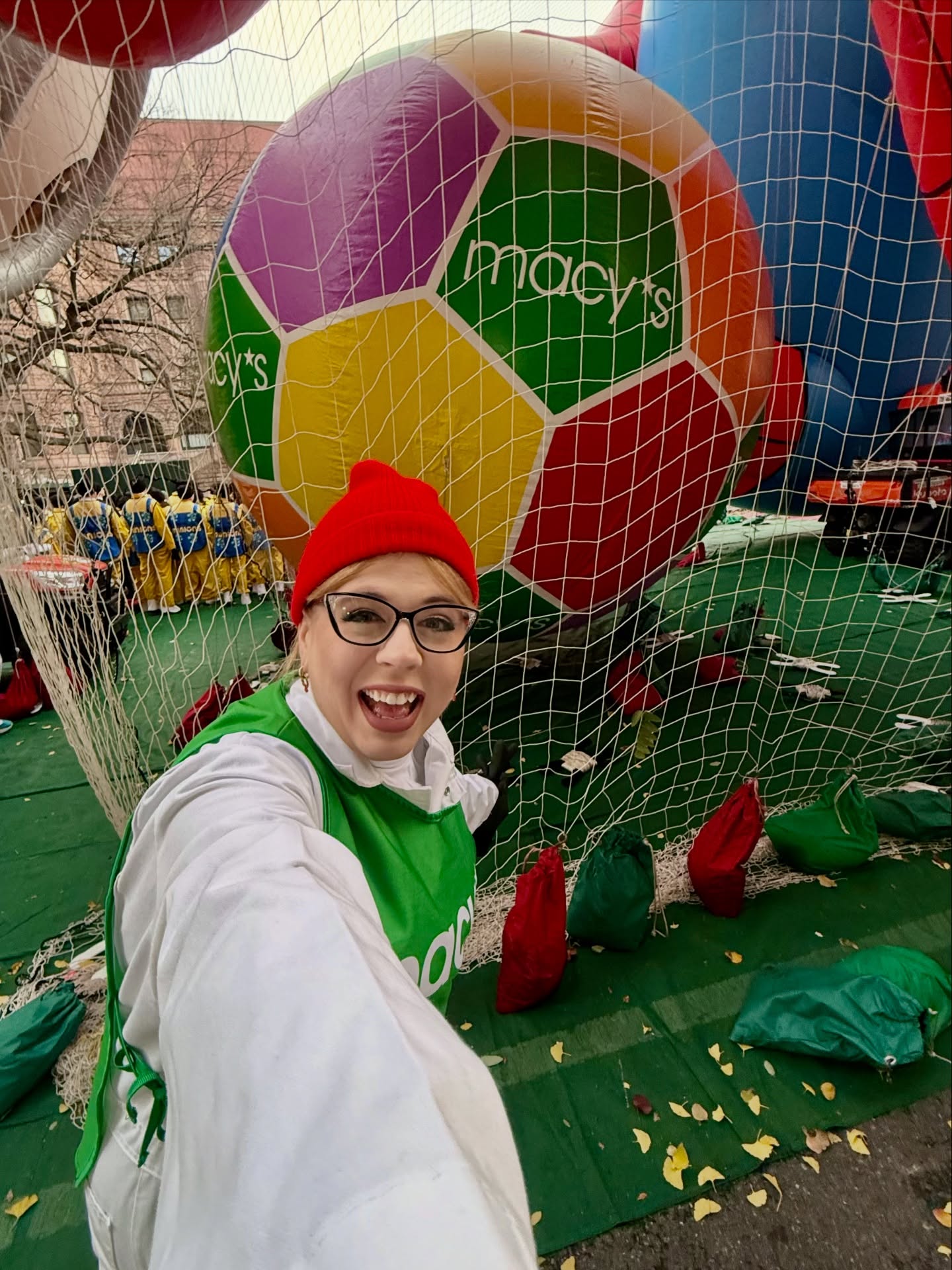 Wow! What an amazing experience!! Getting to be balloon holder in the Macys Thanksgiving Day Parade was amazing. We had fabulous weather, a great crowd, and a great group of fellow volunteers. ⚽️🦃✨
Happy Thanksgiving, let the holiday madness begin! #macysparade #macysthanksgivingdayparade #parade #thanksgiving #thedapperdanielle