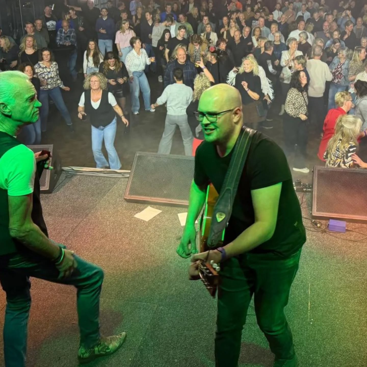 DE VRIENDEN VAN DE JOUSTER TOER🔥
Wat hebben we gisteren top avond gehad in Joure. Dit was een super leuk project om aan mee te werken. Je treft veel bekenden, maar ontmoet ook weer nieuwe mensen.
De band achter ons was super, het stond als een huis, net als de organisatie! Complimenten.
Hopelijk komt hier een vervolg op!