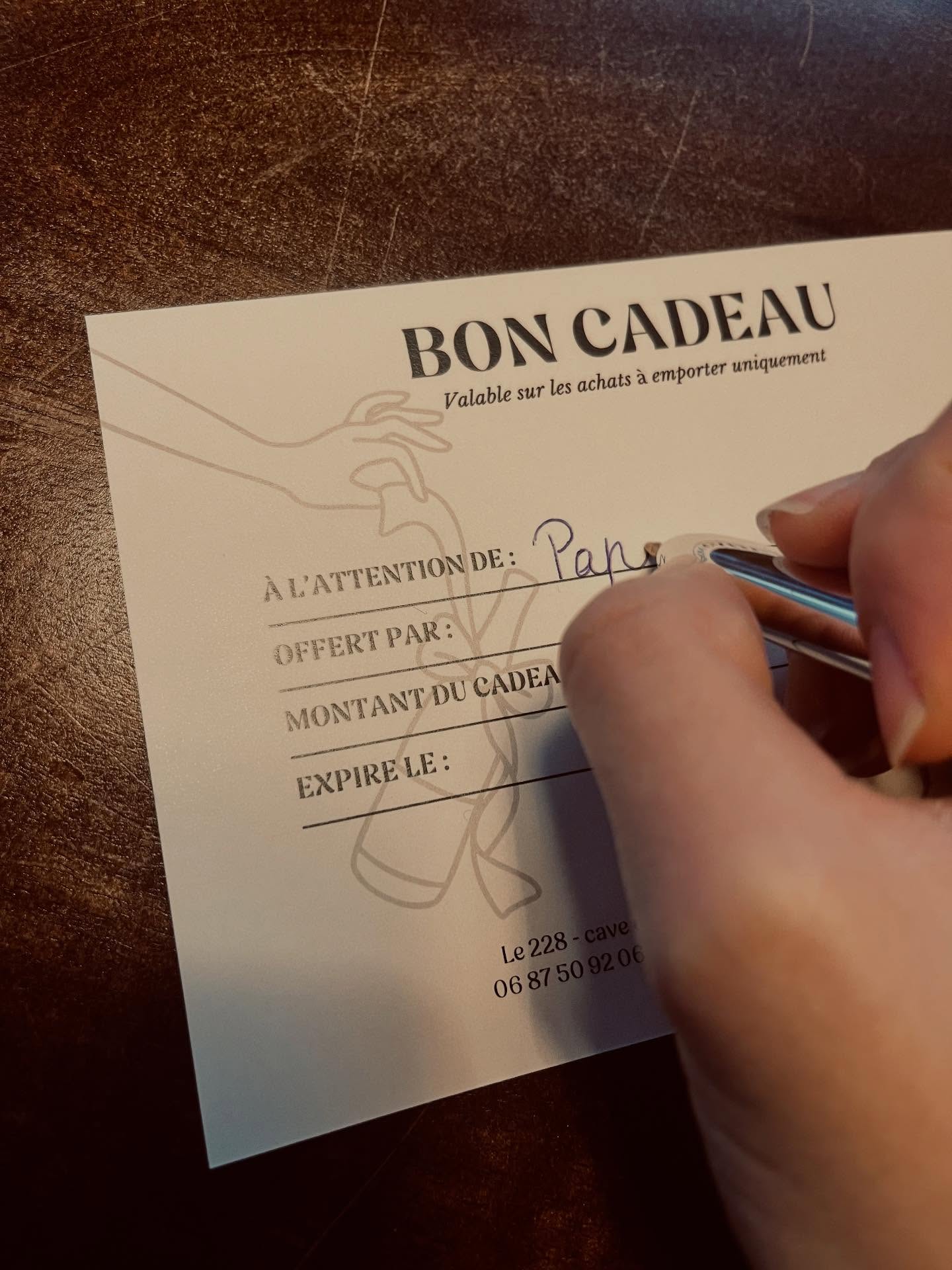 🎁 𝐈𝐃𝐄́𝐄 𝐂𝐀𝐃𝐄𝐀𝐔
Au fil des jours, nous vous partagerons quelques inspirations pour les fêtes de fin d’année… et pour commencer : le bon cadeau au 228 !
Valable sur toute la cave, c’est le cadeau parfait pour un épicurien lorsque vous ne savez pas quoi choisir 🍷✨
#tournus #tournustourisme #vinsdebourgogne #caviste #baravins #epicuriens #winelovers