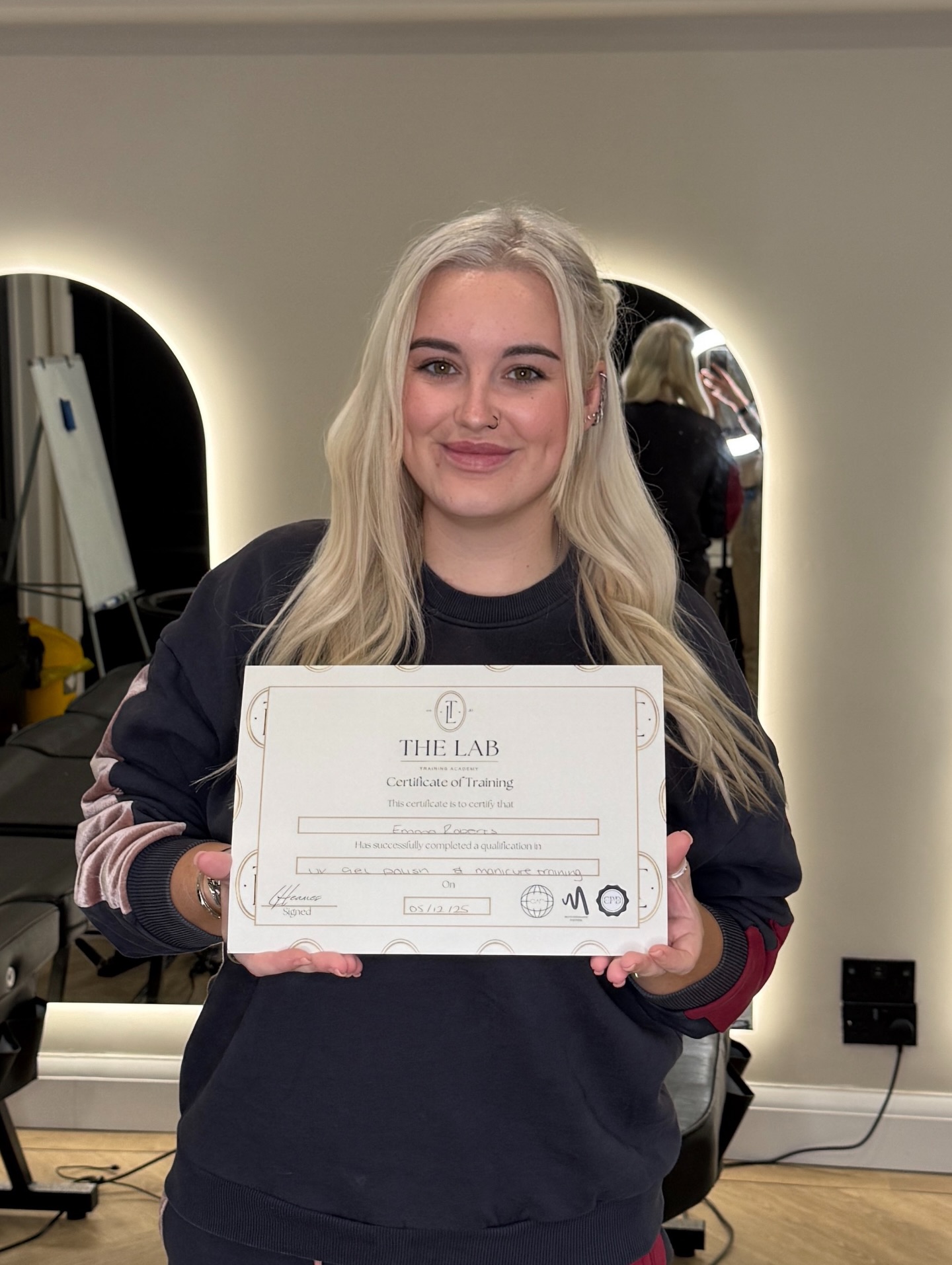 INTRODUCING @_biabyem 🩵
So proud of Emma, who recently completed our UV Gel Polish & Manicure Training Course, with an introduction to Builder Gel & Nail Art 💅🏼
This is the perfect foundation-level / beginners nail course, designed to set you up properly from day one. Emma learned:
▫️ How to perfectly prep the nails for long-lasting results
▫️ Correct file holding & hand positioning to protect your body and avoid strain
▫️ Full hygiene, anatomy & physiology knowledge
▫️ Safe removal, flawless prep & application
▫️ French & plain gel polish techniques
▫️ An introduction to builder gel & nail art ✨
We don’t just teach nails — we teach strong foundations, correct habits, and confidence 🖤🤍
If you’re looking to start your nail journey the right way, this course is for you 👆🏼
📩 DM us to book | 📍UK & Dubai